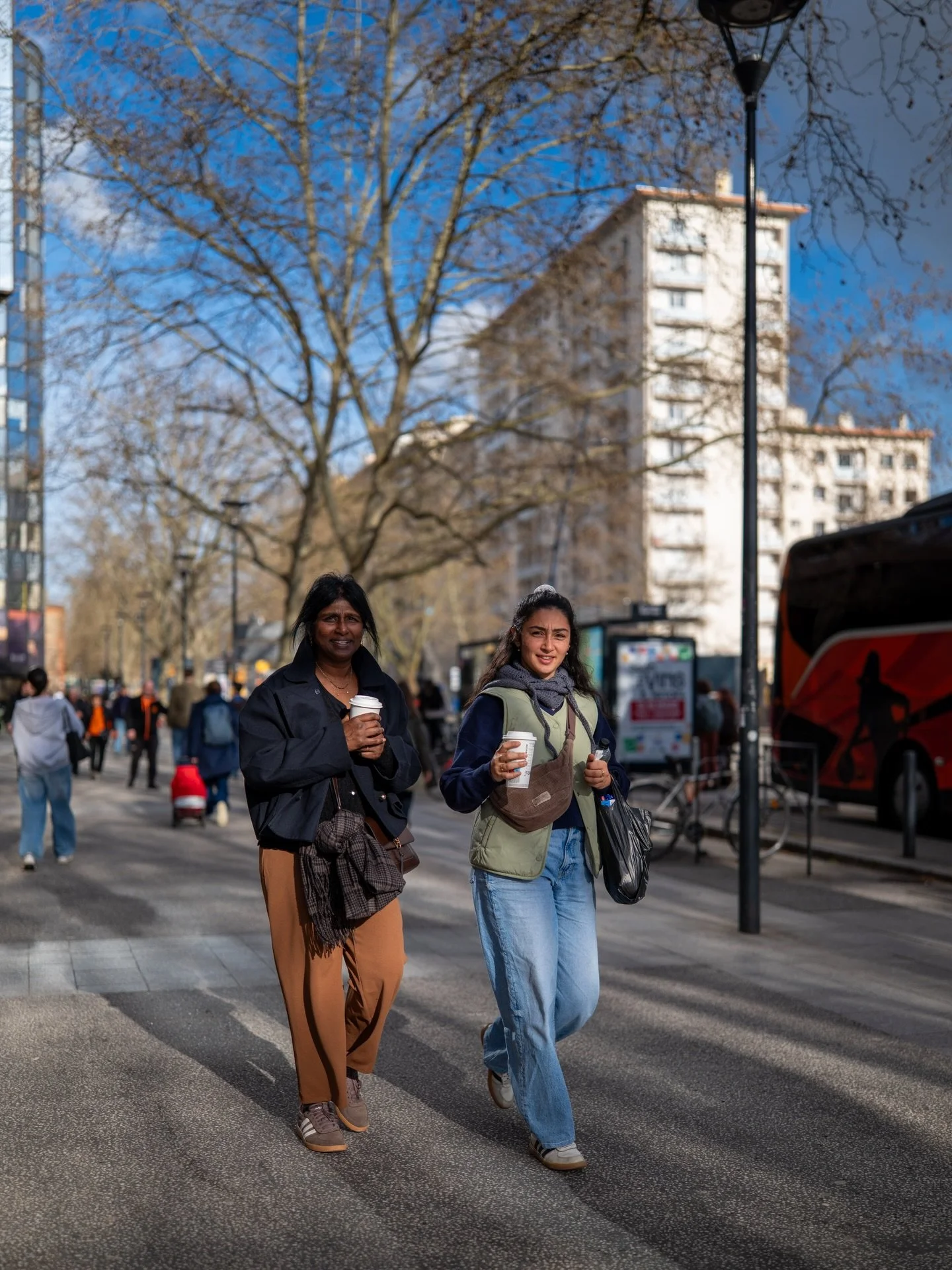 La photo de rue m&rsquo;a fait d&eacute;couvrir un truc inattendu : les gens sont globalement super cool 😁

Depuis que mon Insta s&rsquo;oriente presque uniquement vers cette pratique, je re&ccedil;ois beaucoup de messages positifs&hellip; et franch