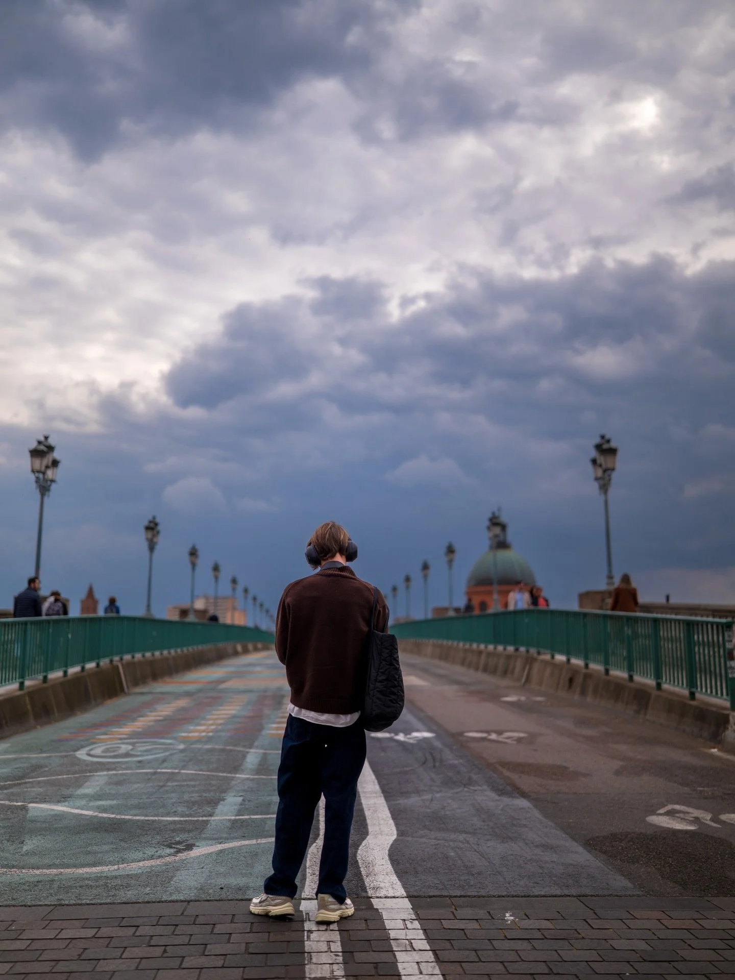 1. &Agrave; Toulouse y a des photographes @jules_touze 
2. &Agrave; Toulouse y a des voitures roses comme la ville
3. &Agrave; Toulouse y a des amoureux
4. &Agrave; Toulouse y a du vent
5. &Agrave; Toulouse y a des arbres en fleur et des gens sourian