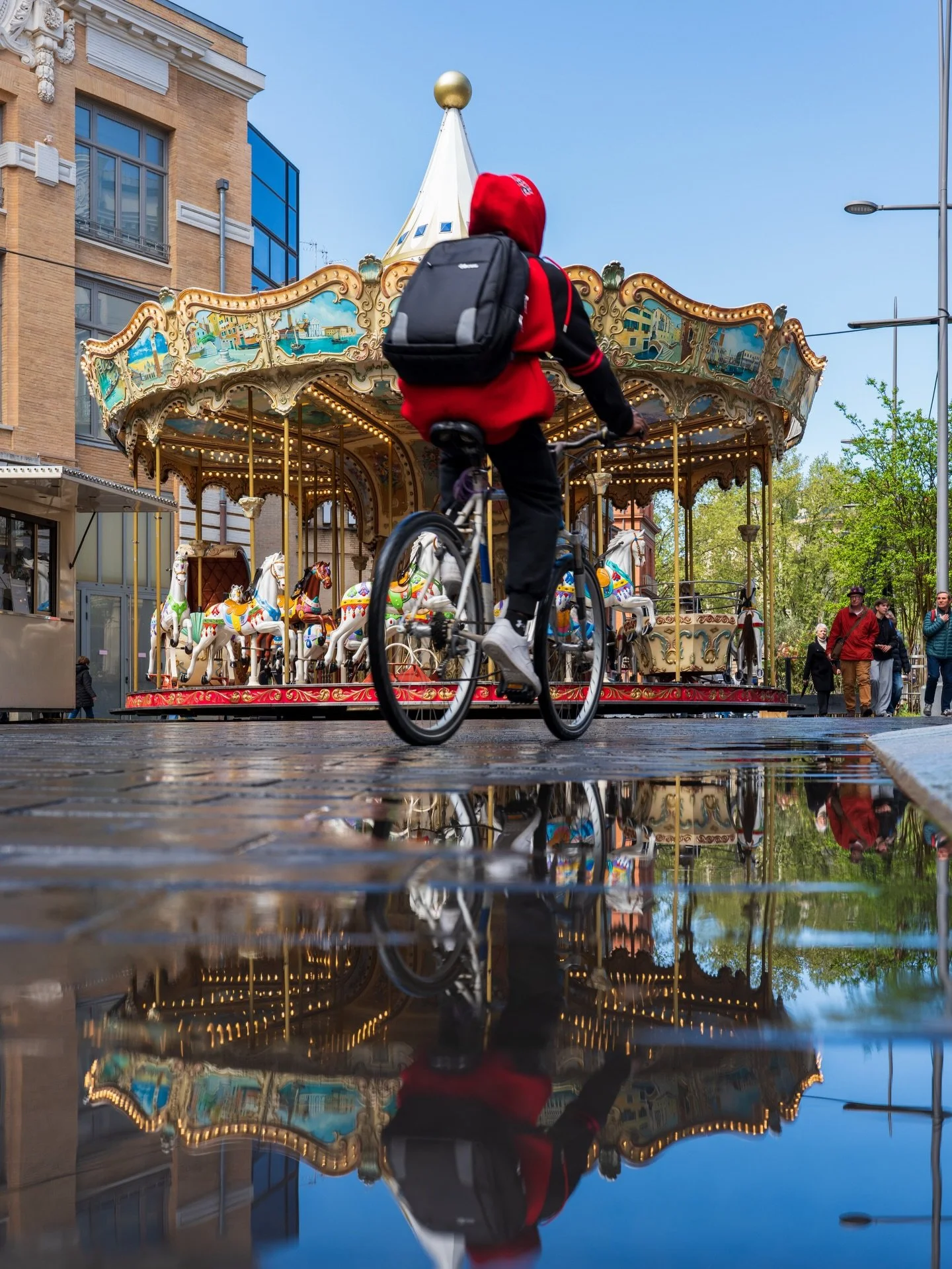 1. Le reflet est entier sur l&rsquo;originale mais en 2026 Instagram ne permet toujours pas de publier certains ratios de photos 🥲
2. LVOE
3. &laquo;&nbsp;La belle brune&nbsp;&raquo;
4. &Ccedil;a fait un milliard de fois environ que je publie une ph