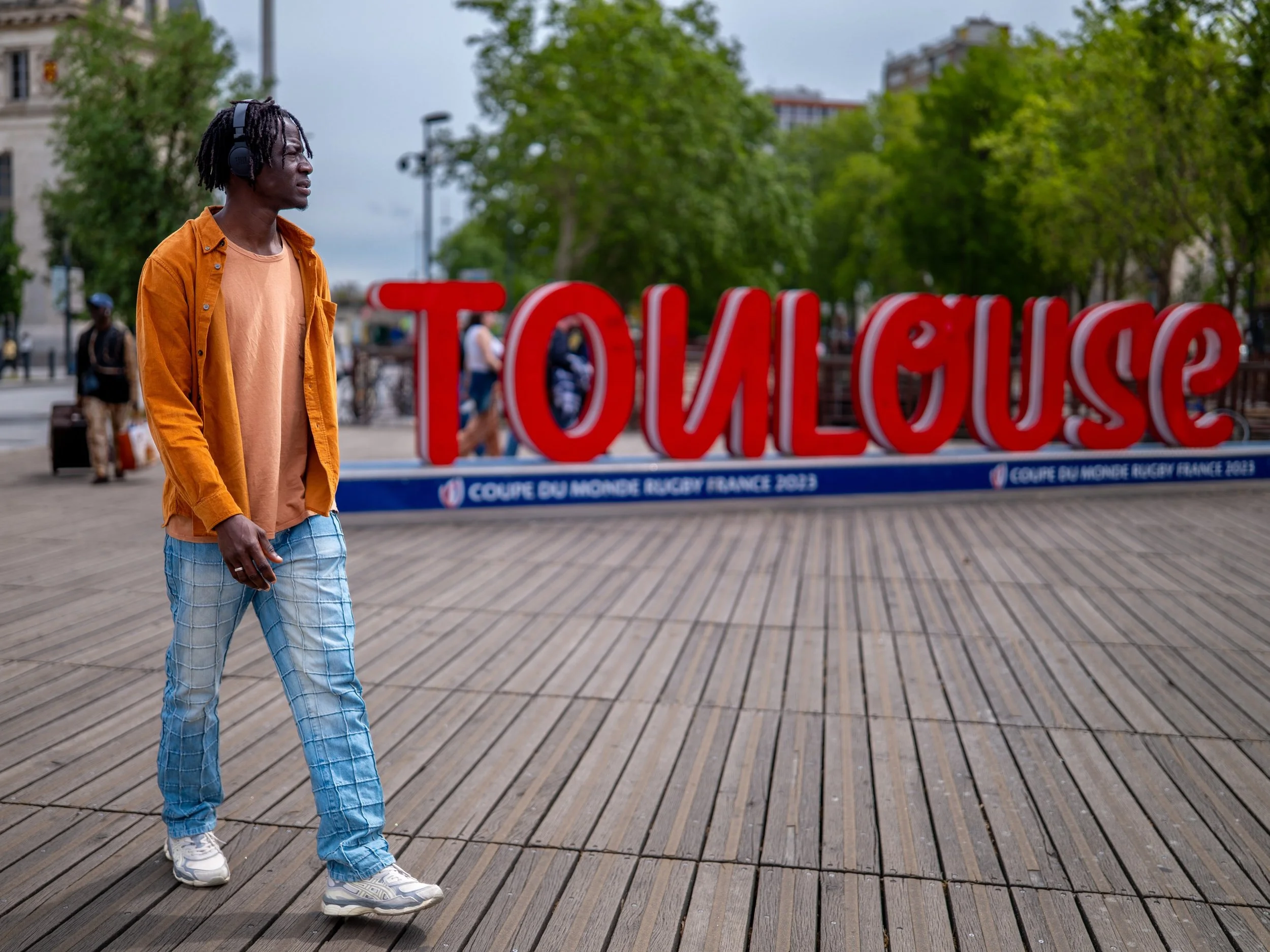 Samedi apr&egrave;s-midi c&rsquo;&eacute;tait rencontre photo avec @streetphotographyfrance.fr anim&eacute;e par @anmutstreetphotography 
Photos 1 et 2 : pour situer, c&rsquo;&eacute;tait &agrave; Toulouse 😅
Photo 3 : quartier de la gare o&ugrave; j