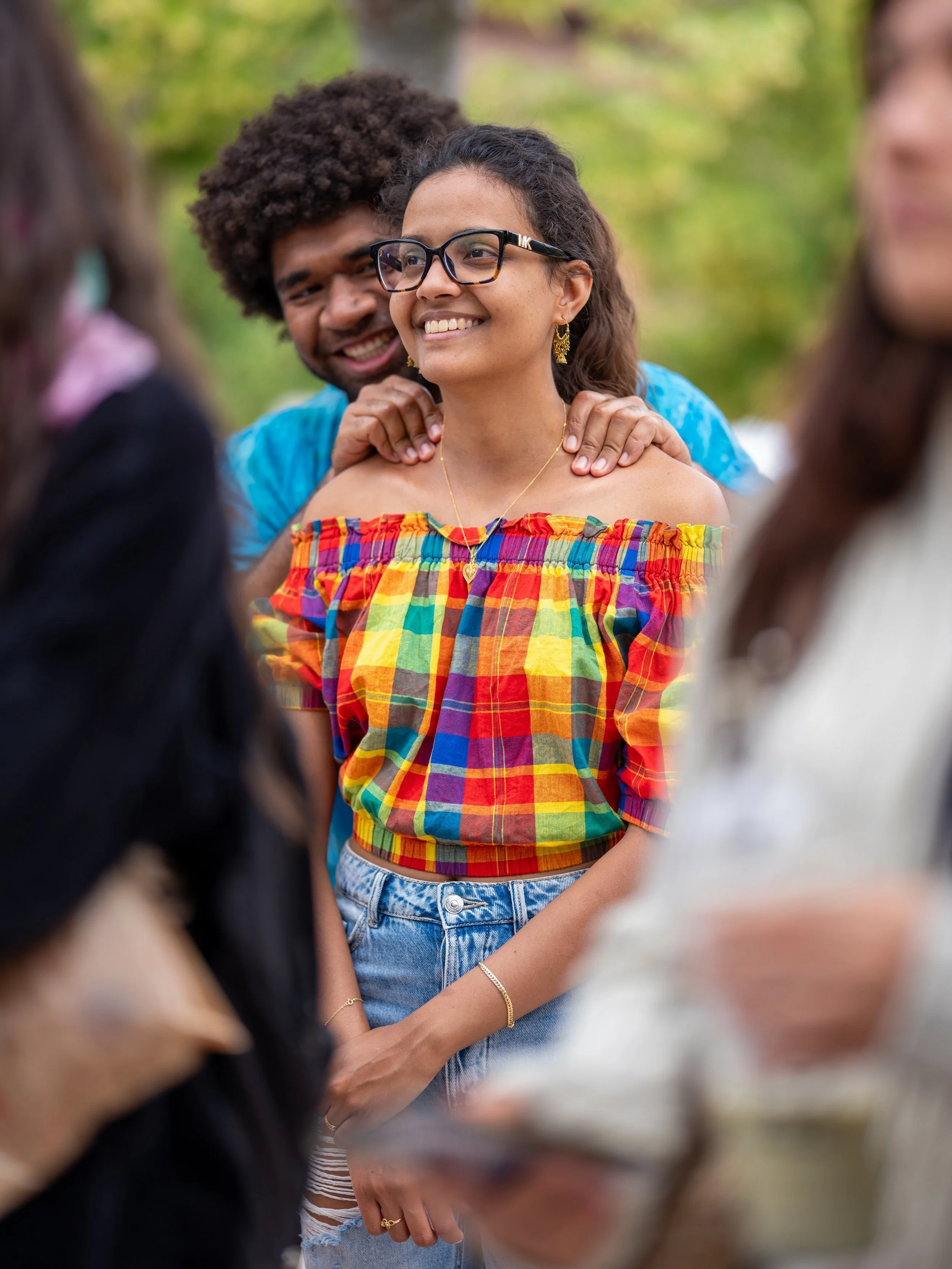 Forom des langues. Des sourires, de la couleur, de la bonne humeur entre gens styl&eacute;s. Y a plus qu&rsquo;&agrave; esp&eacute;rer des commentaires tout aussi styl&eacute;s sous cette publication 😁