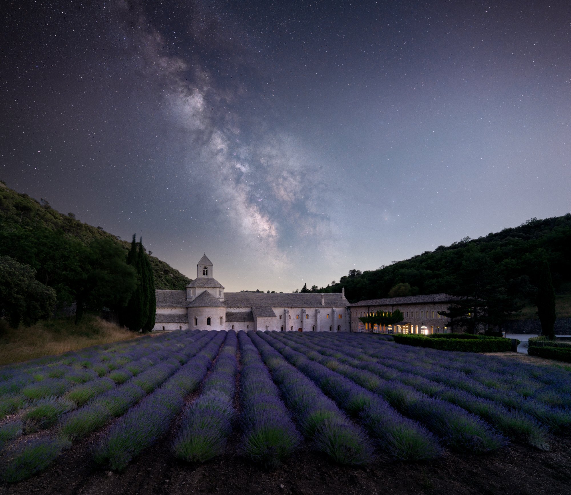 L’abbaye de Sénanque sous la Voie Lactée