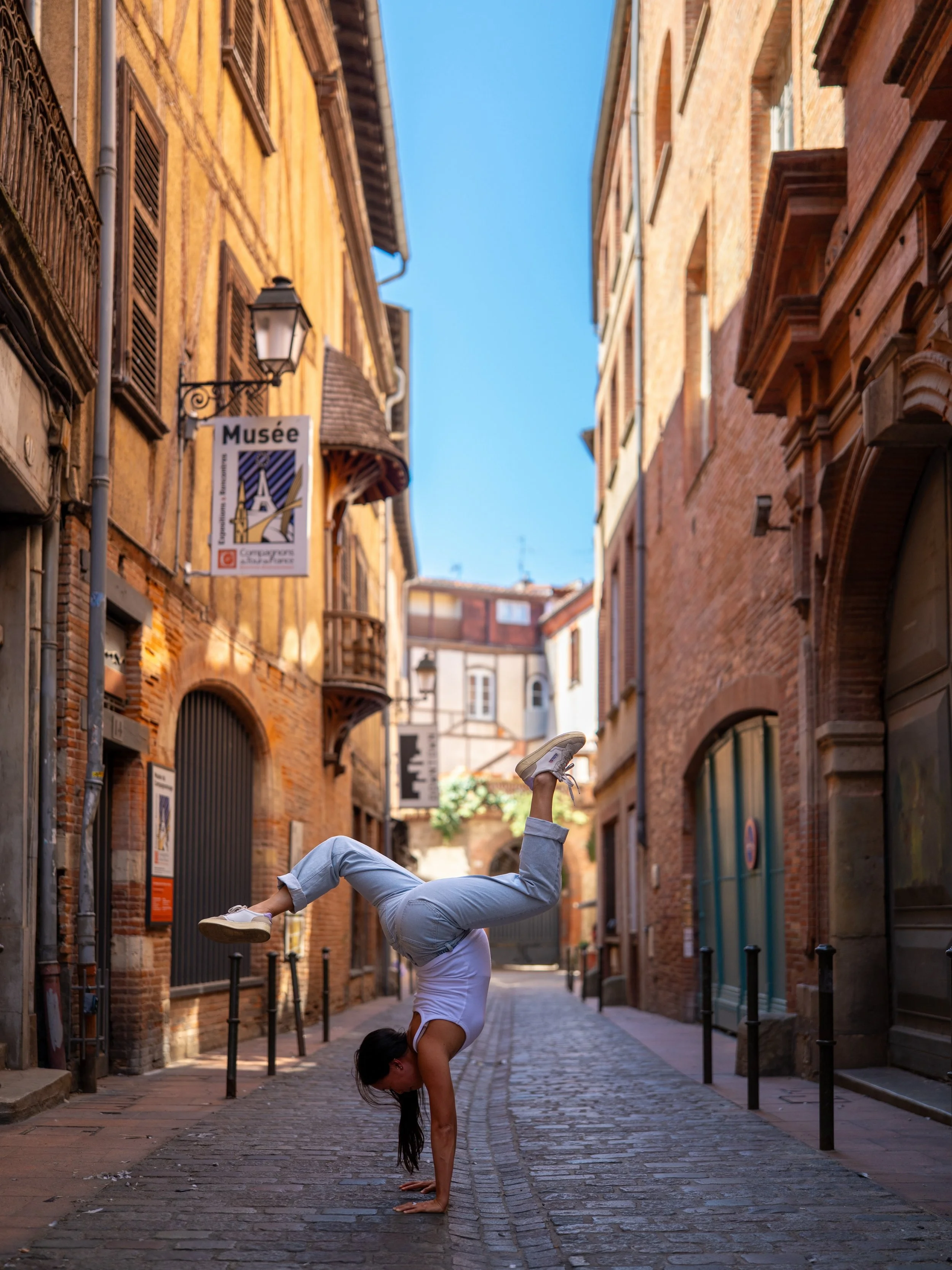 Dimanche apr&egrave;m je croise @sandy.yogy dans les rues de Toulouse et 5 minutes plus tard on est en train de faire un shooting improvis&eacute; 😅
Sandy sera toujours Sandy 🤗👶