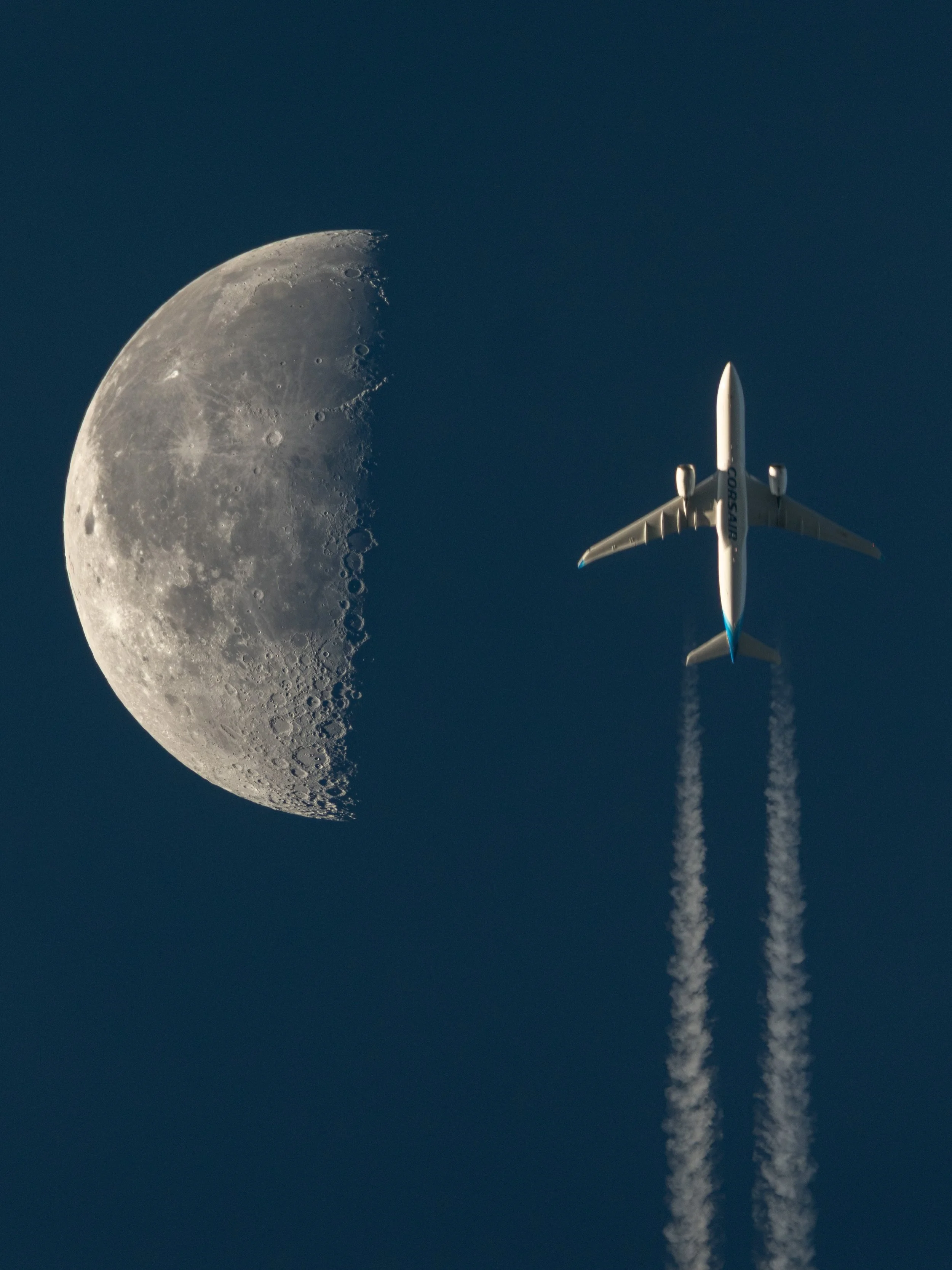 Photos r&eacute;alis&eacute;es sans trucage, promis. Et promis aussi, apr&egrave;s j&rsquo;arr&ecirc;te avec mes photos de 🌓 
J&rsquo;arr&ecirc;te jusqu&rsquo;&agrave; la prochaine je veux dire, qui normalement ne sera pas pour tout de suite 😅
