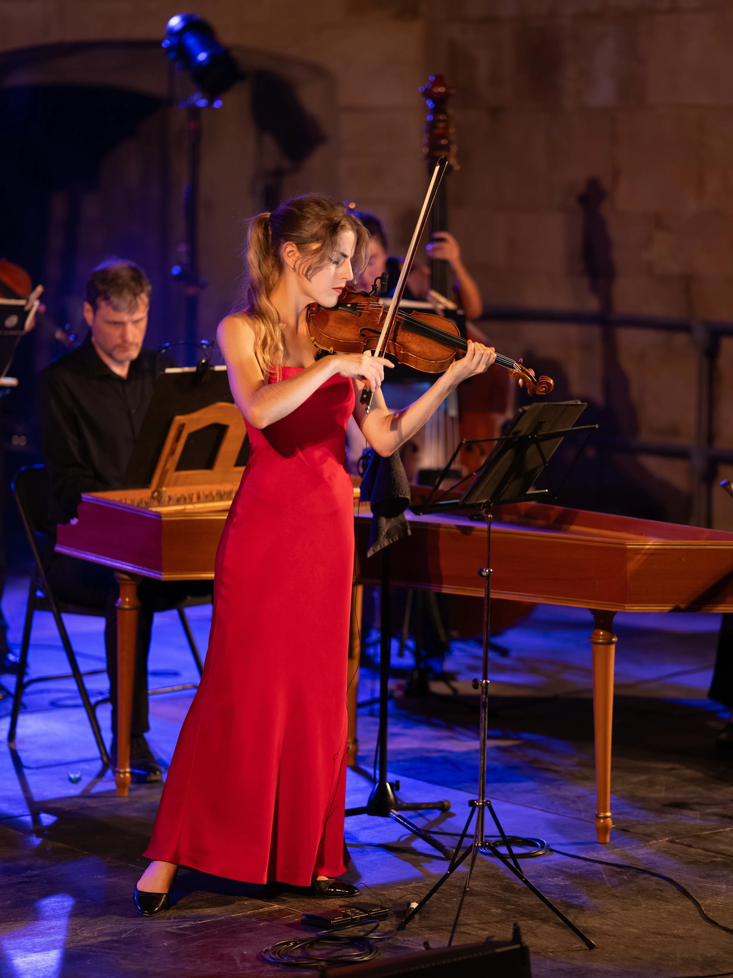 L&rsquo;&eacute;t&eacute; c&rsquo;est aussi la saison des festivals 😁
Ces derni&egrave;res semaines j&rsquo;ai pu suivre @manongaly sur une s&eacute;rie de 4 concerts en Ari&egrave;ge avec @clara_vedeche et @jorge.g.buajasan, et au @festival_de_caun