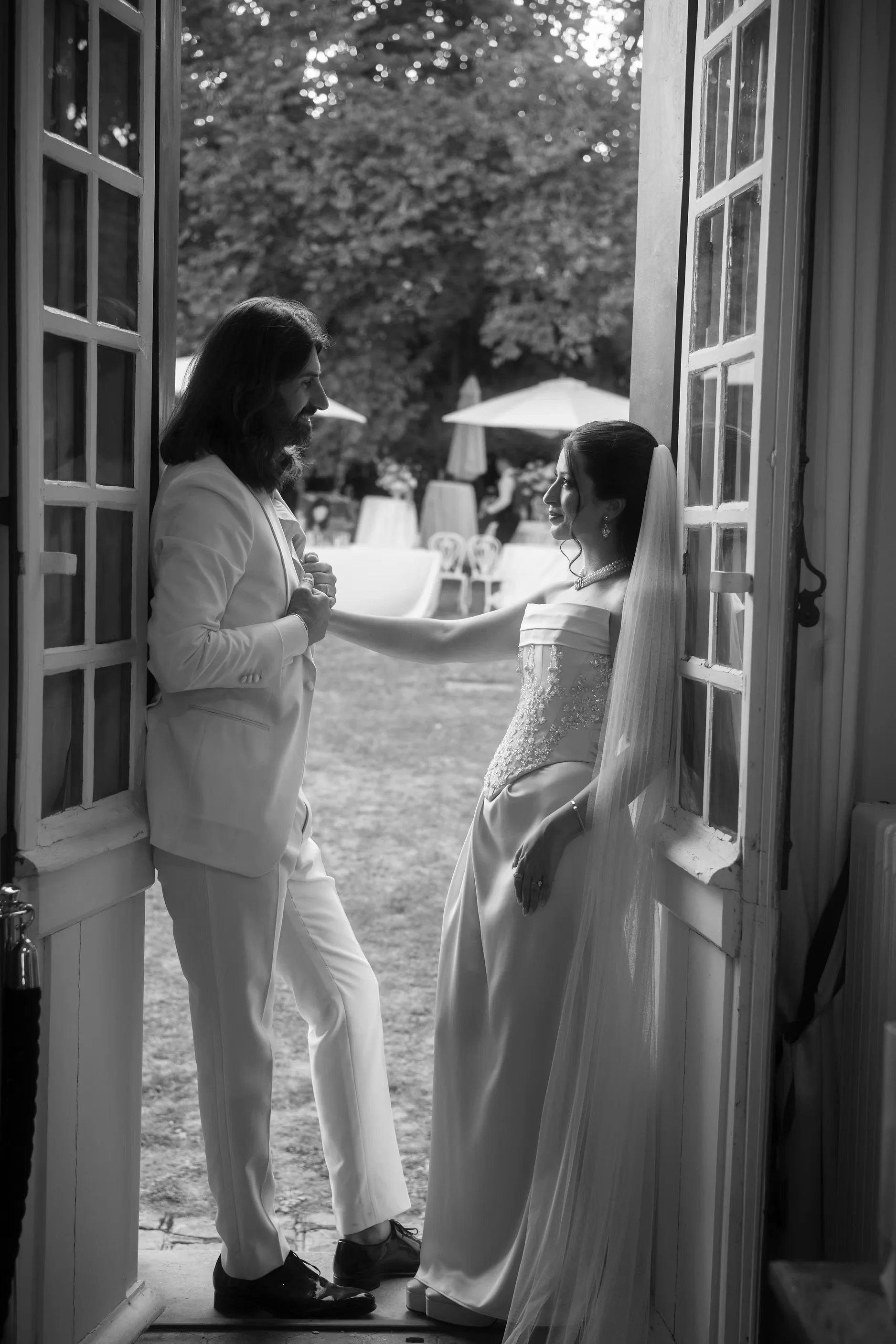 Modern wedding celebration at Chateau La Marquetterie Reims