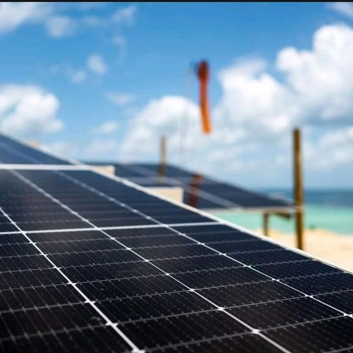 Thanda Island off the coast of Tanzania is committed to sustainability and has recently transformed the whole island to be entirely sun-powered by installing a 800kWh hybrid 
solar system. 

An impressive bank of 418 solar panels will produce more 