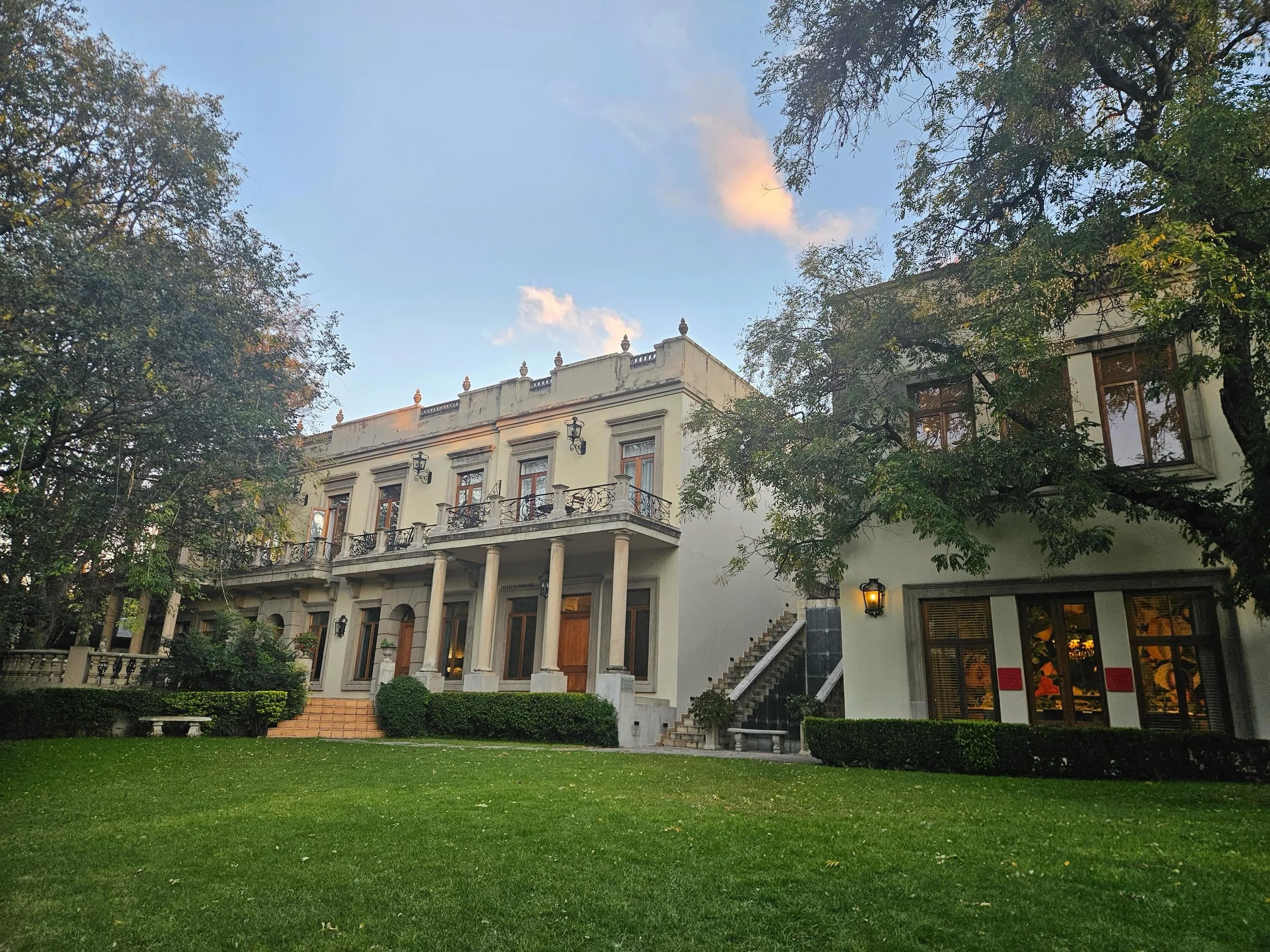 Lovely review of Fairlawns Boutique Hotel &amp; SPA in Joburg written by Diane McLeish for Luxuria Lifestyle

https://www.luxurialifestyle.com/luxuria-lifestyle-reviews-fairlawns-boutique-hotel-and-spa-south-africa/

#Fairlawns #JoburgVibes #SouthAfr