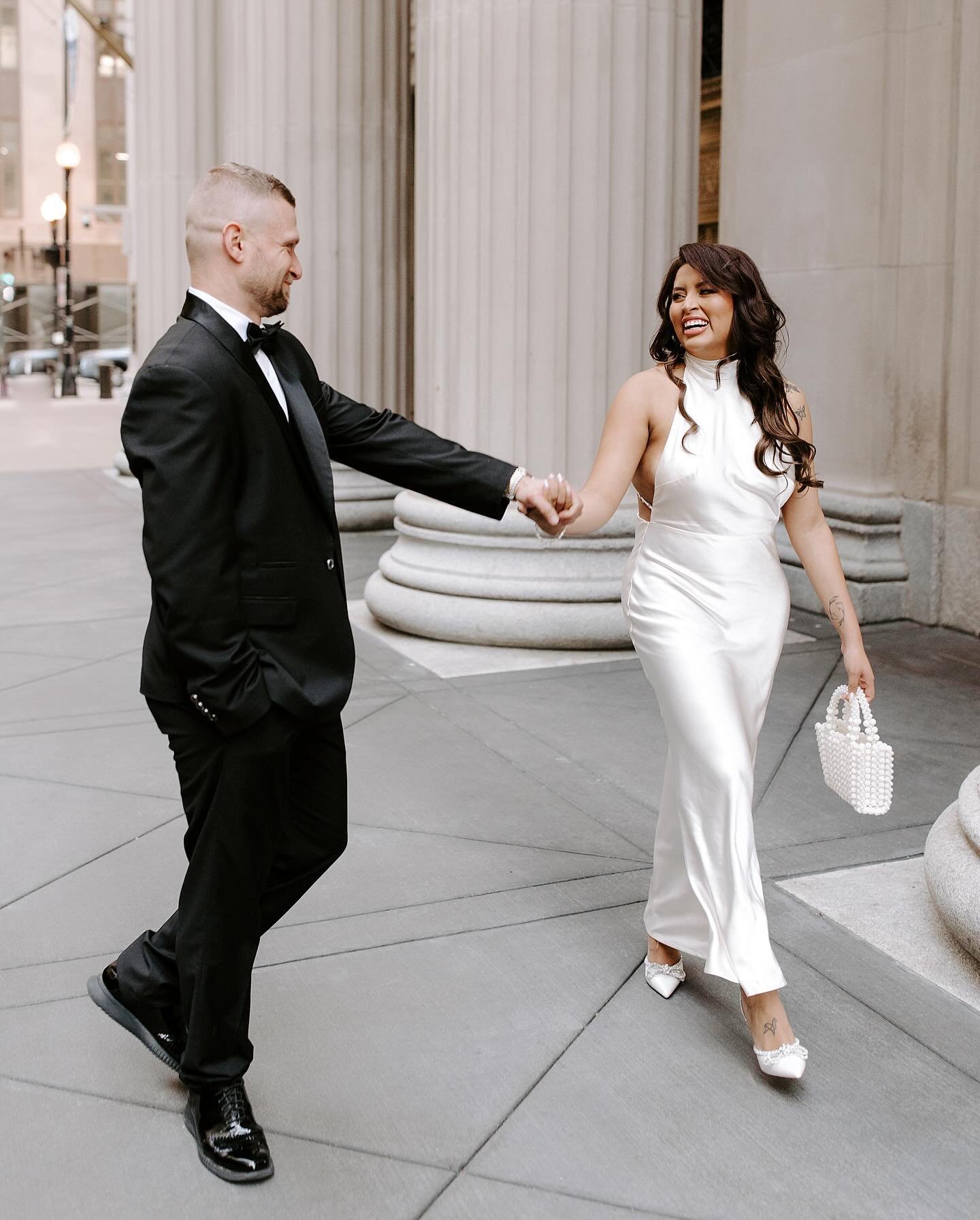 Mery and John part one💫🖤 wow oh wow we got the most beautiful chicago weather for these two and their engagement session! So perfect that so many people were out and about in the city cheering these two on🤪 When Mery inquired she had just one requ