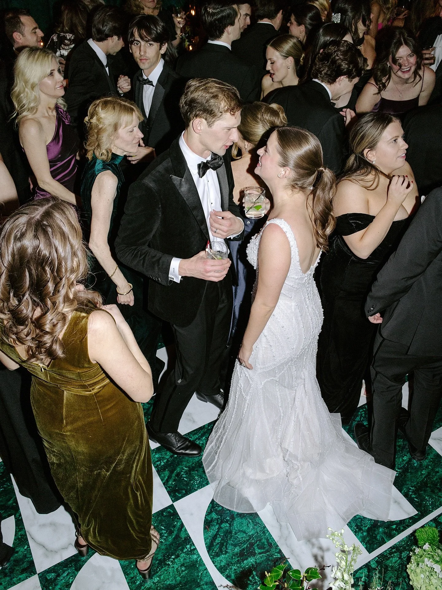 Reception highlights from this past weekend, found in Amanda &amp; Nick&rsquo;s preview gallery🤍 A room flip unlike any other - hats off to team @lifeinbloom who turned the Langham ballroom into Chicagos hottest holiday jazz club (!!!), sweet and ye
