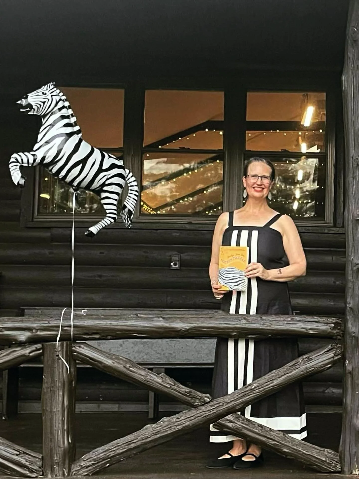 Motion Dazzle came out four weeks ago today: time flies when the thing you’ve wanted to happen for a lonnnng time finally does…💛 Thank you for all of the texts telling me you’re reading my story, that you have tears streaming down