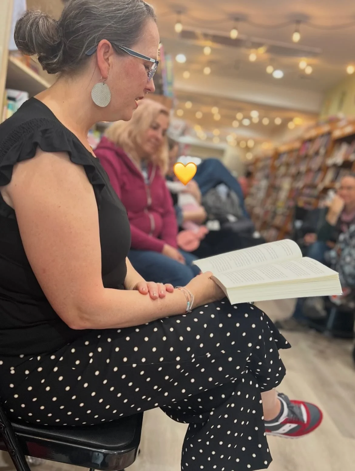 If you ever have a chance to read to a room full of teeny tiny humans, do it! Thank you to @astoriabookshop and @nicoleharoutunianwriter for hosting this life-affirming event ~ Storytime for Parents and Caregivers! What a joy to see the one and only