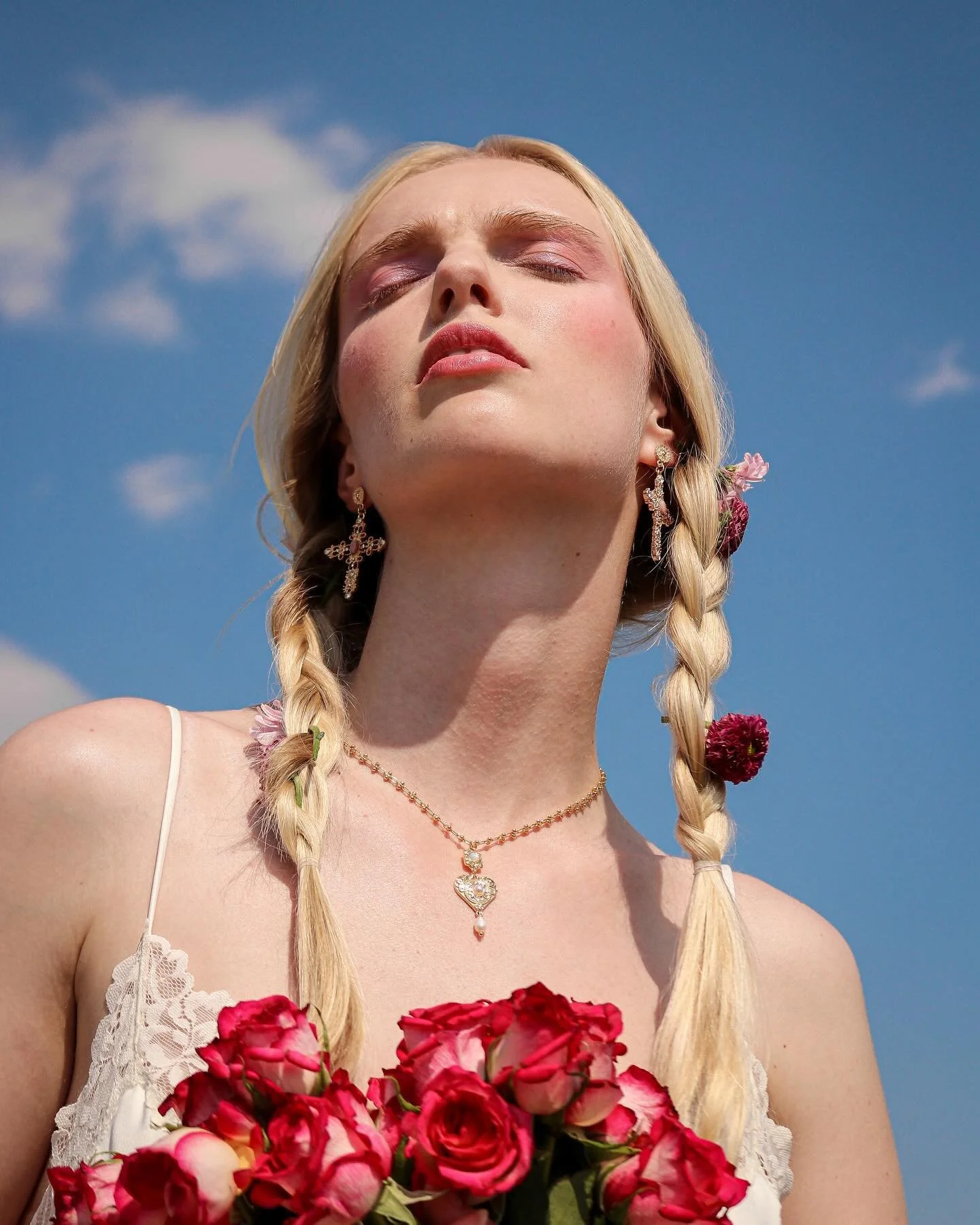 summer is almost back 

hair &amp; make-up by me 🌸

Production //@xordinaire_official
@dennisk4y
Artistic producer // @minaakernane
Model //@veronikanad
Photographer // @2407_bhearts
Stylist //@stylemejamila

#fashion #feminineenergy #lace #fashiona