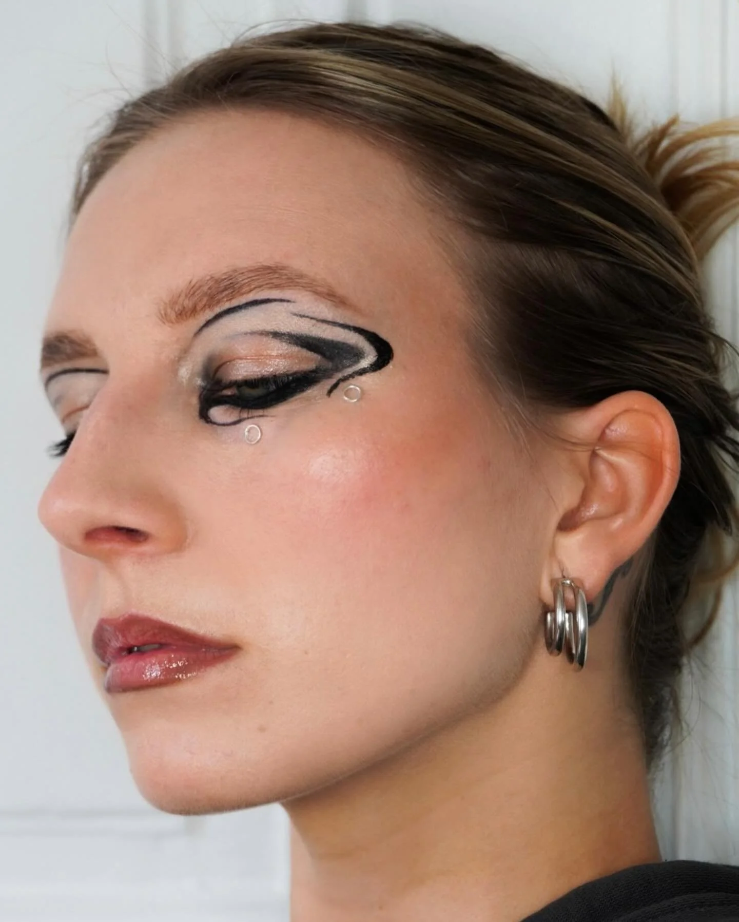 a little editorial look on myself 

using:
@charlottetilbury beautiful skin foundation &amp; airbrush flawless filter 
@narsissist afterglow cheek palette
@kvdbeauty tattoo liner 
@makeupforever artist color pencil 
@essence_cosmetics hydra lip oil 
