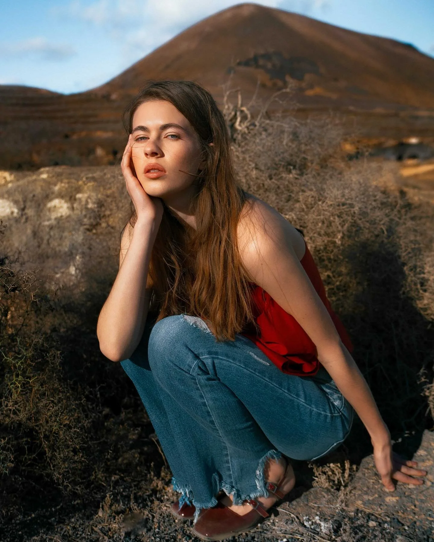 for @kancan_usa 🌹

Model: @annapavlenko.ua
Photos: @janine.coradini 
Styling: @widspire with jeans by @kancan_usa
hmua by me✨

using @wycon_cosmetics 
@charlottetilbury @narsissist 

#photoshoot #styling #29mzine #photovogue #mua #undiscoveredmuas #