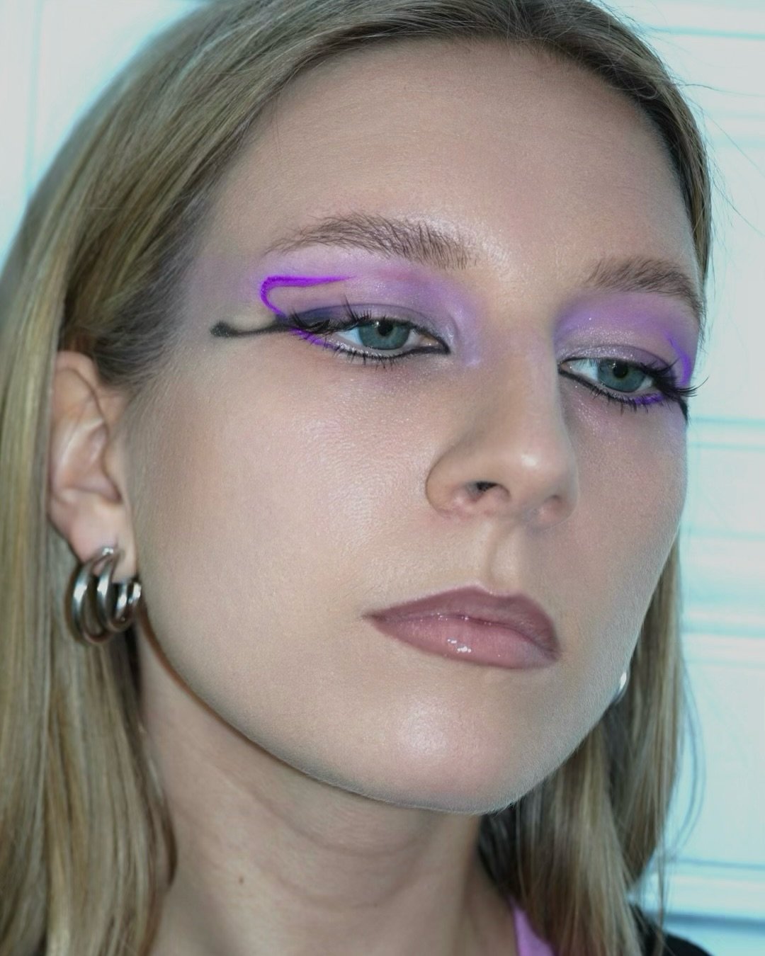 💜🖤

products used: 
@lisaeldridgemakeup seamless skin foundation 
@tartecosmetics shape tape concealer 
@makeupbymario soft sculpt 
@beautybay midnight palette 
@glisten_cosmetics grapevine wet liner 
@hudabeauty life liner 
@kikomilano precision l