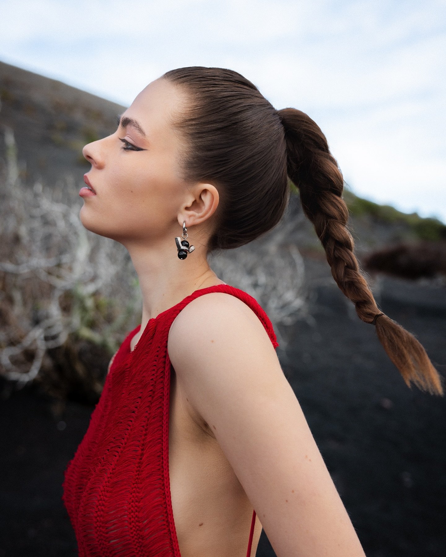 Lanzarote editorial with @annapavlenko.ua &hearts;️

hair&amp;make-up by me using @inglot gel liner

photos: @celinmvy &amp; @janine.coradini 

#editorial #lanzarote #graphicliner #photoshoot #mua