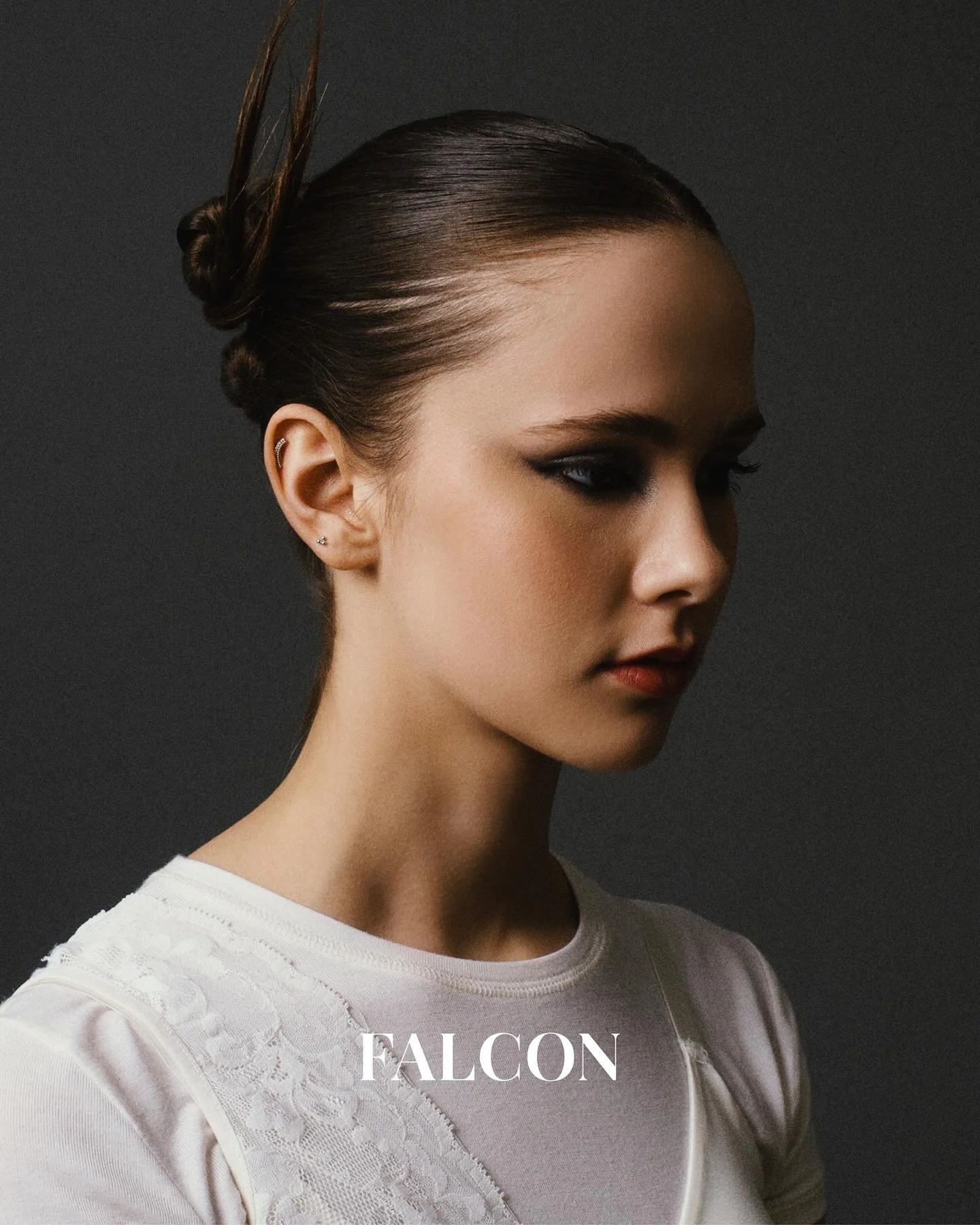 spike bun and graphic liner for @falcon.magazine

photographer:@mirza_muslic
model: @larampascher
stylist: @la.znoon
designer: Astrid Eigner @astriddeigner 
Fashion Editor: Giulia Nasui @giulia.nasui, Maria Valeria Cannavo @mariavaleriacb 
using:
@in