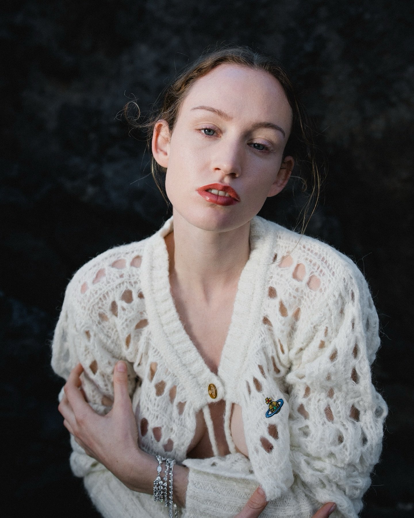 natural skin and glossy lips on @ellilluisa back in #lanzarote

photos: @celinmvy &amp; @janine.coradini 
styling: @nutsa.khurts 

#makeup #glassskin #glossy #mua #nars #tartecosmetics #editorial #photoshoot
