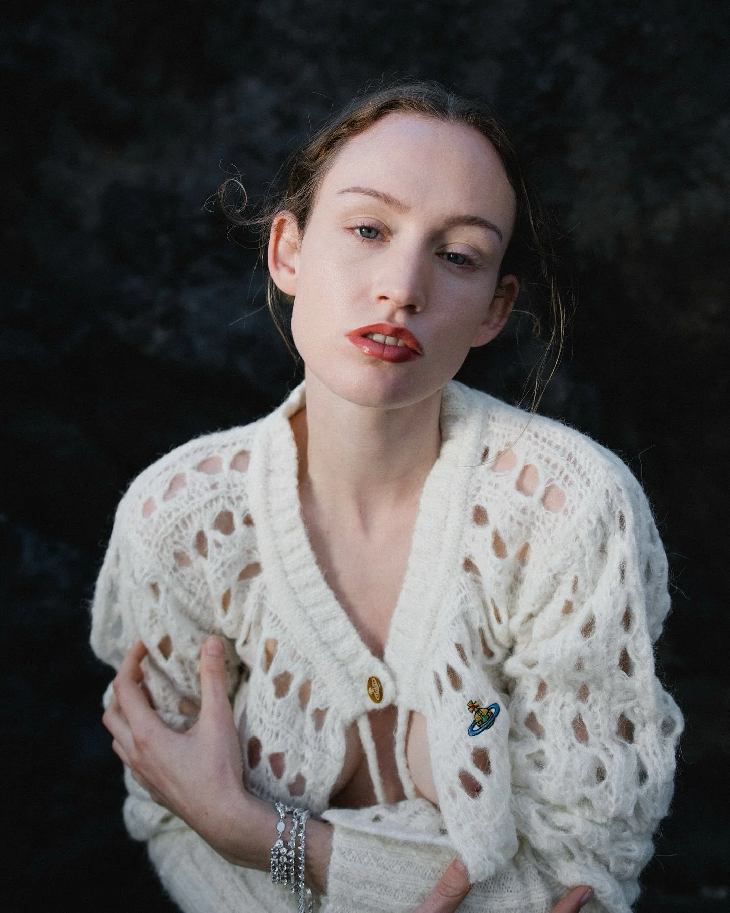 natural skin and glossy lips on @ellilluisa back in #lanzarote

photos: @celinmvy &amp; @janine.coradini 
styling: @nutsa.khurts 

#makeup #glassskin #glossy #mua #nars #tartecosmetics #editorial #photoshoot