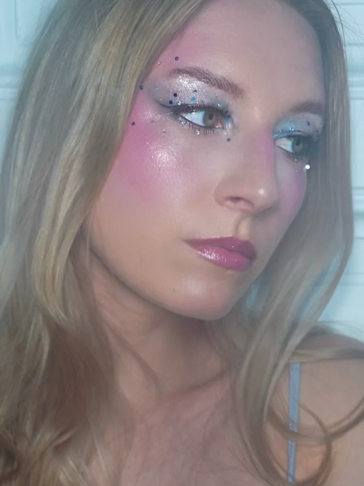 inspo @sophiasinot @zaralarsson 💕

using: 
@nyxcosmetics_de buttermelt blush in butta half 
@beautybay midnight palette 

#zaralarsson #mua #creativemakeup #aglitchinthemakeup #viennamakeupartist