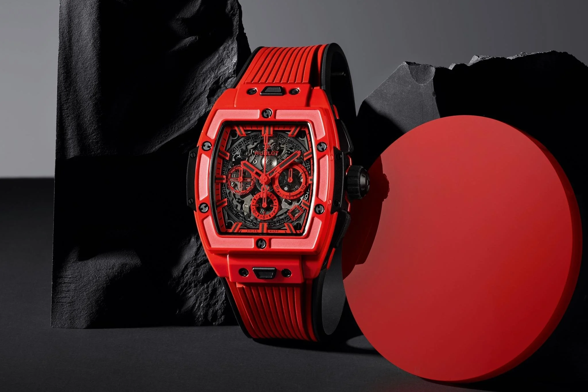 spirt-of-big-bang-red-magic-42-mm-lifestyle-shot.jpeg