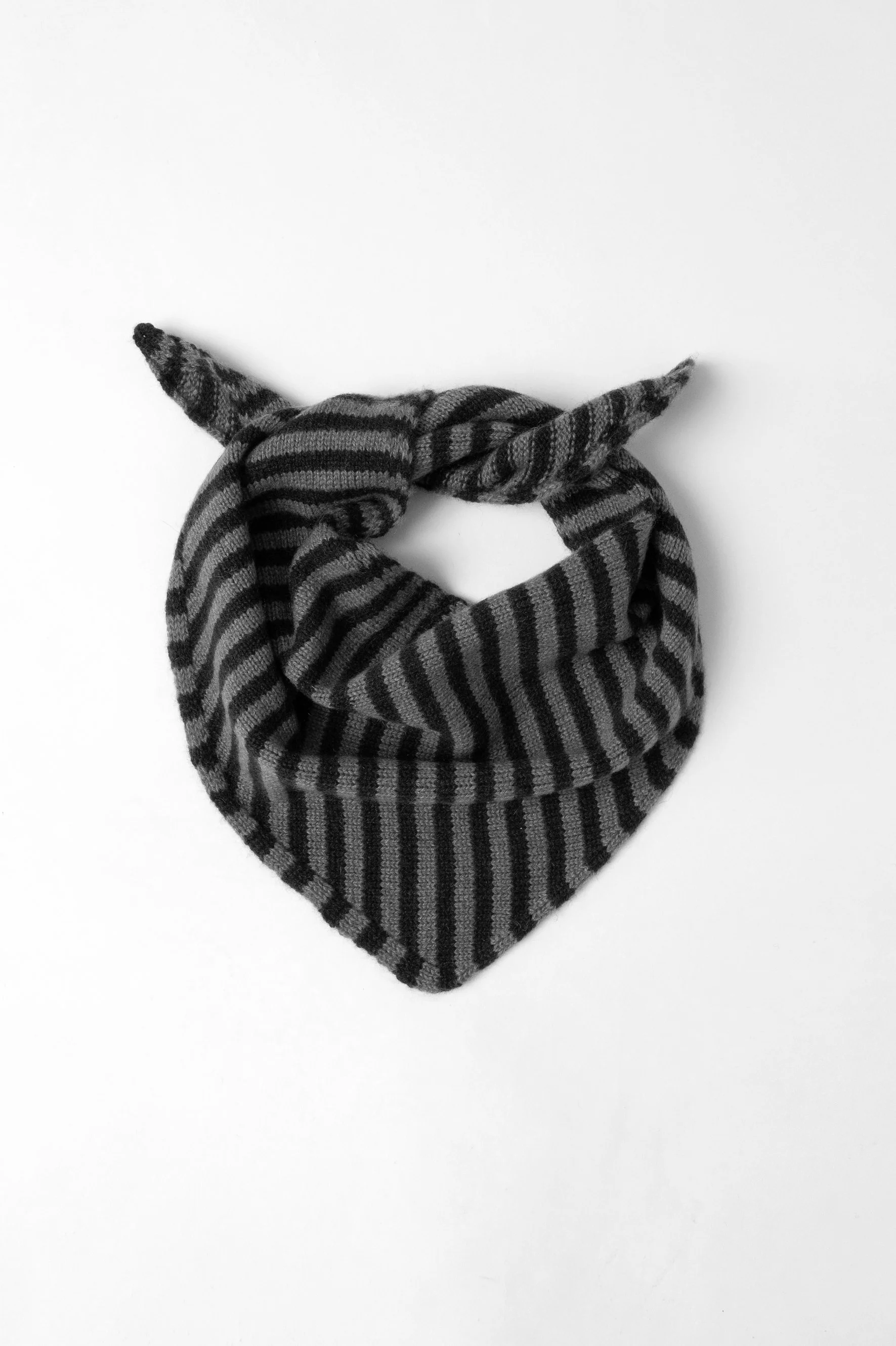 Bandana triangolare di maglia in puro cashmere | Righe Grigio-Nero