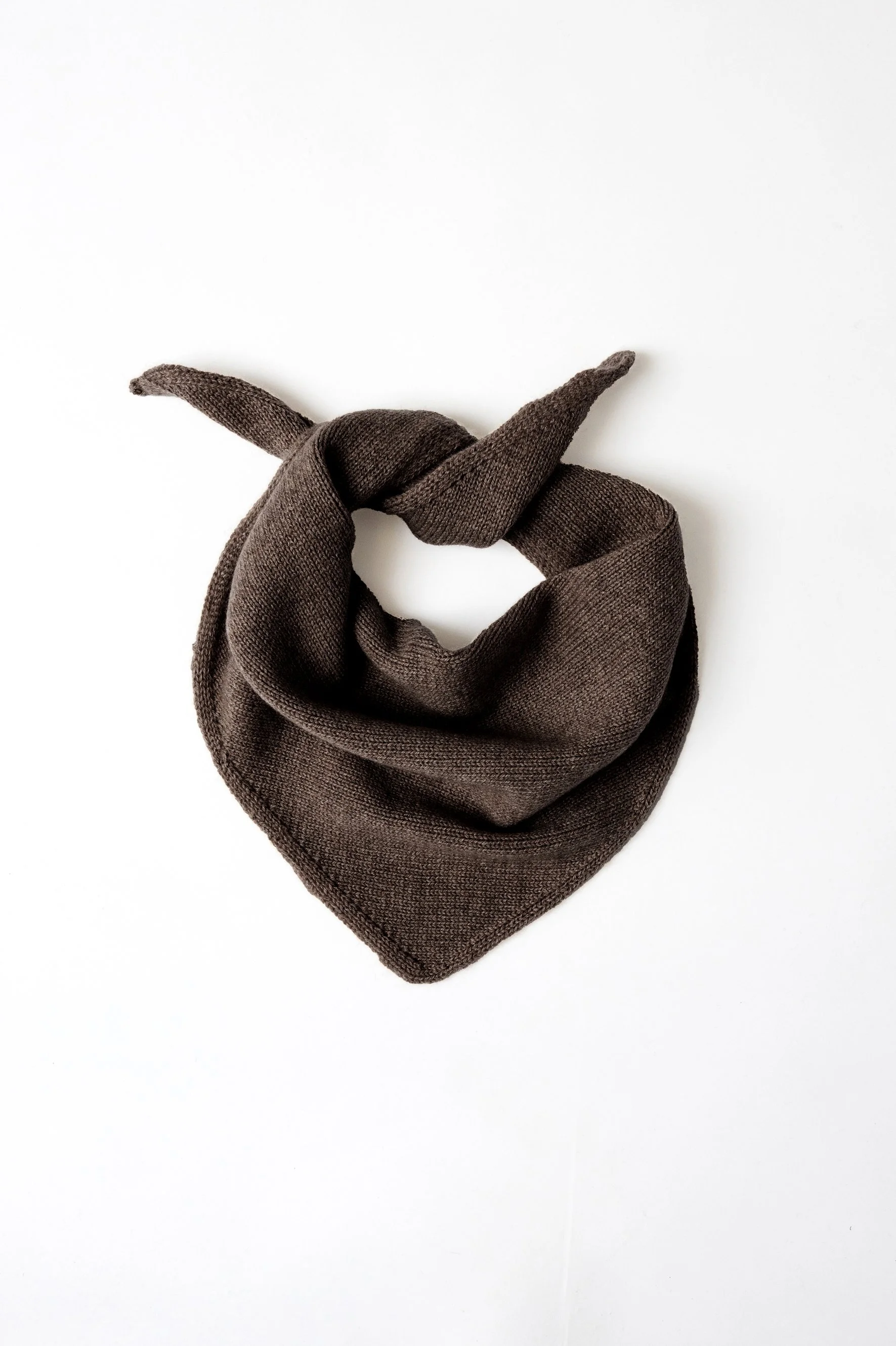 Bandana triangolare di maglia in puro cashmere | Cioccolato