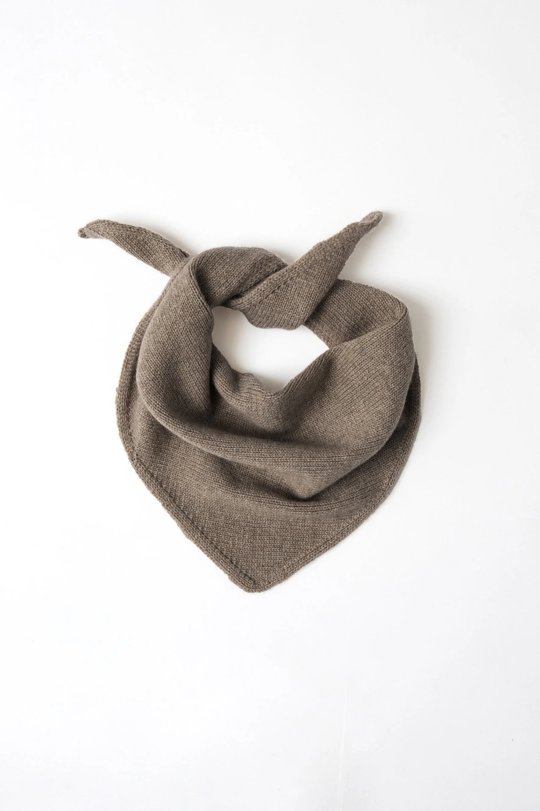 Bandana triangolare di maglia in puro cashmere | Tortora