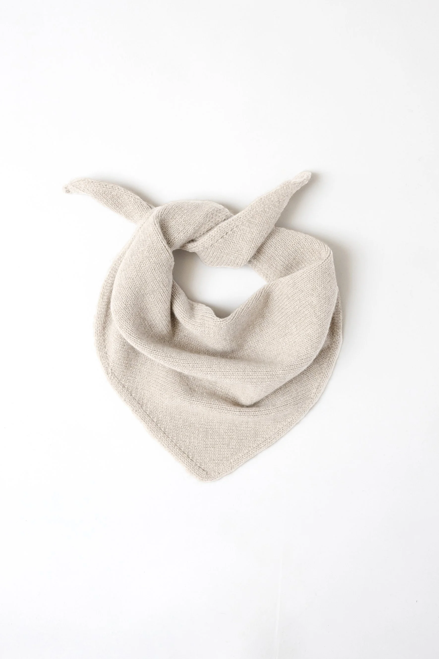 Bandana triangolare di maglia in puro cashmere | Bianco