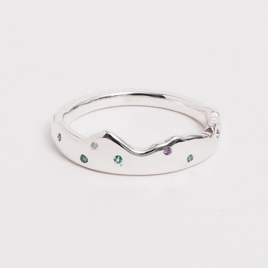 Part of the Mourne collection, this ring is shaped to show the exact outline of the Mourne Mountains in County Down, showcasing the entire silhouette from where the mountains sweep up from the sea.
Flush set into the the ring is a brilliant cut diam