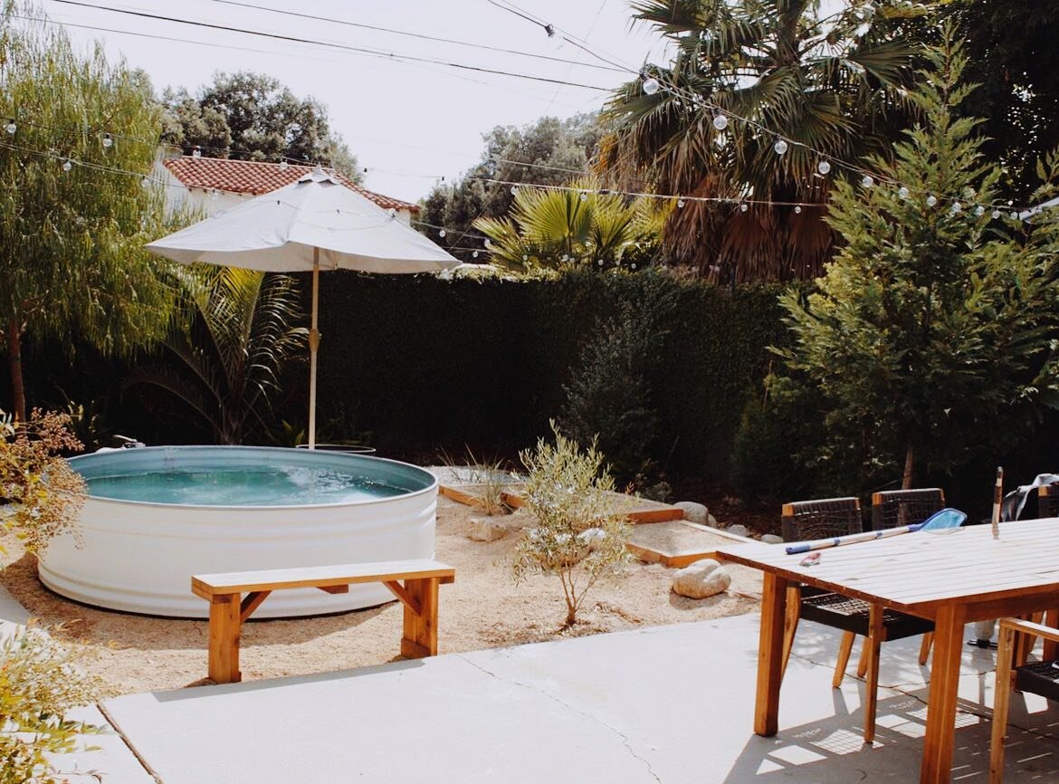 Ready for a Backyard Refresh?🙌
Dive into the chicest way to beat the heat without breaking the bank! Give a stock tank pool a whirl and you&rsquo;ll be thrilled you didn&rsquo;t splash out a fortune to stay chill.

Featuring:
8ft Tank Painted white 