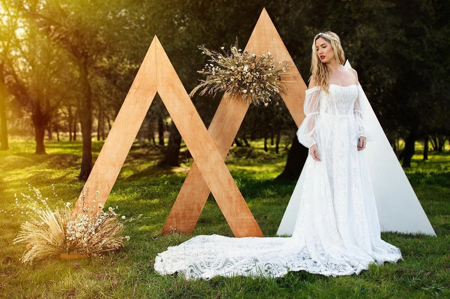 #bohobride #bohemianbride #elopement #eventplanners #sacramentobride #tahoebride #norcalbride #foothillbride #goldcountrybride #backdropdesign #bridalbackdrops #triangledesign #bohodesign #bohemianwedding #bohemianelopement #bohemianbride #beautiful 
