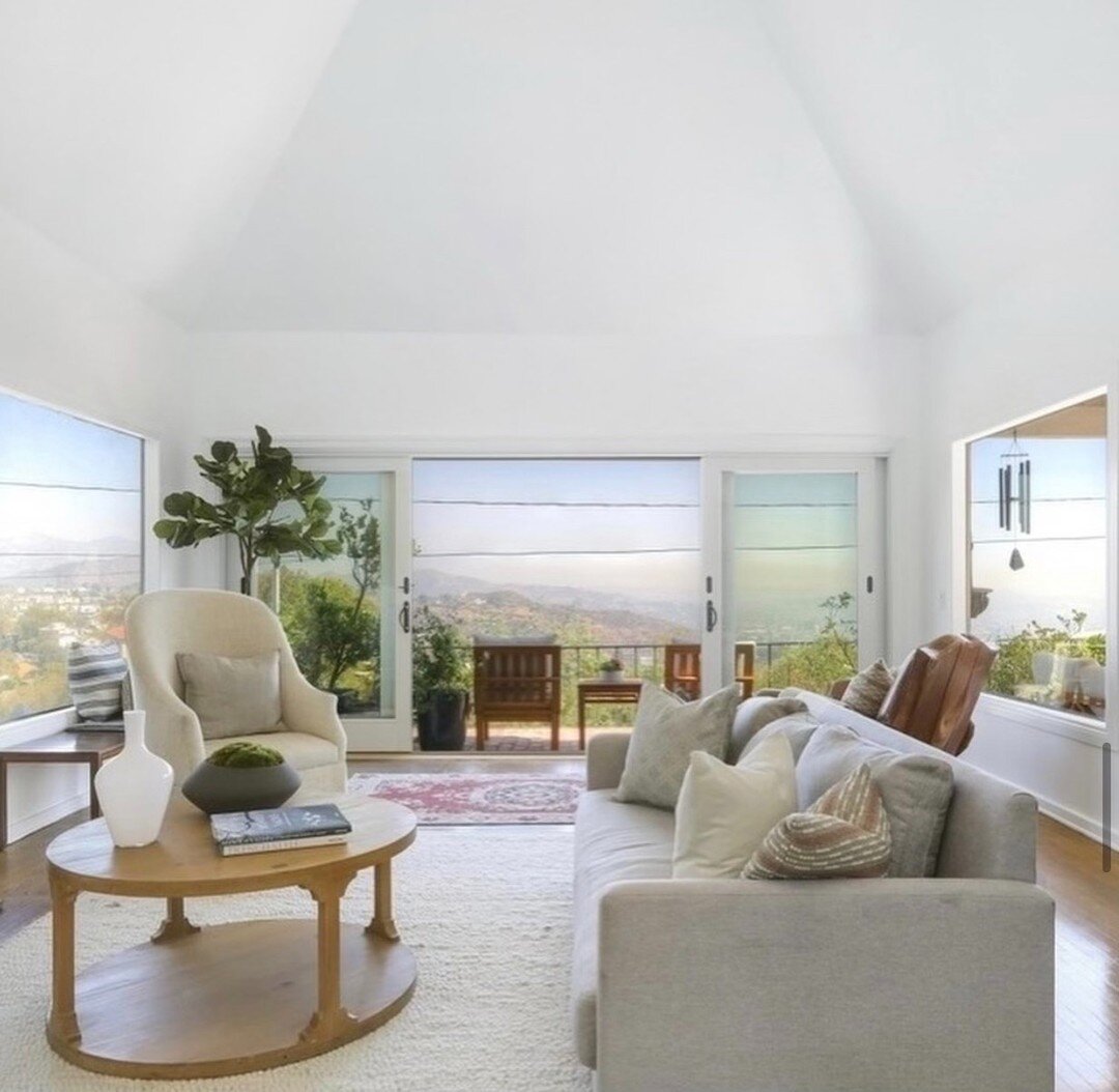 SOLD | HOLLYWOOD HILLS

🏡 $1,750,000

3  Beds | 3 Baths | 2,456 Sq. Ft. 

Sweet traditional with breathtaking panoramic views of Los Angeles. A corona purchase! 
.
.
.
.
.
.
.
#sold #traditional #traditionalhome #housegoals #views #cityviews #losang