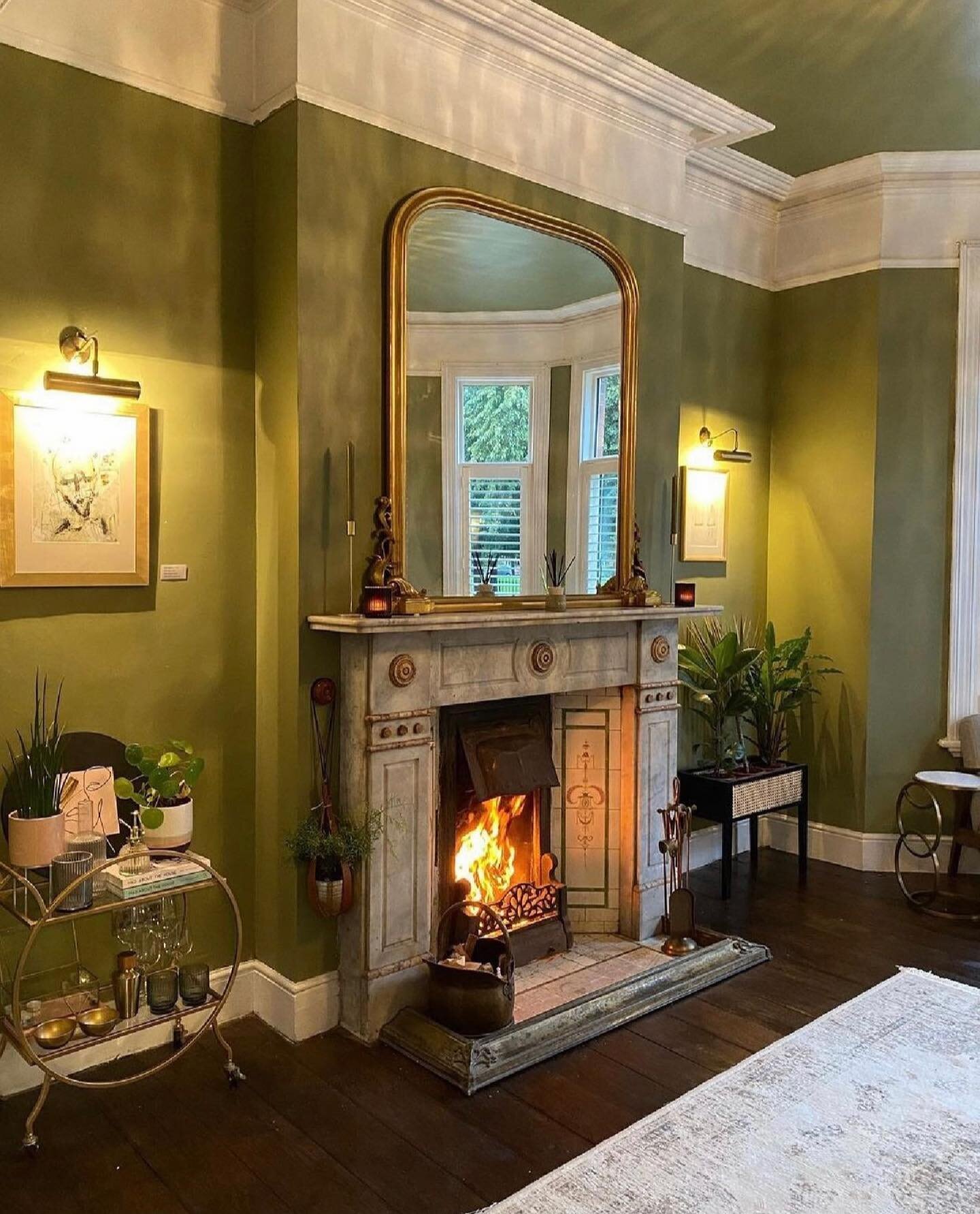 Perfect place to cozy up ✨ 
.
.
.
.
.
.
.
.

Photography @ramseyresidence
Paint @farrowandball #FaBxLiberty #FarrowandBall #Olive #homeaccount
#showusurgaff
#dailyhomeshare
#dabblingwithdecor
#homeinspodaily
#weesquaresofhome
#myhousethroughalens
#gl