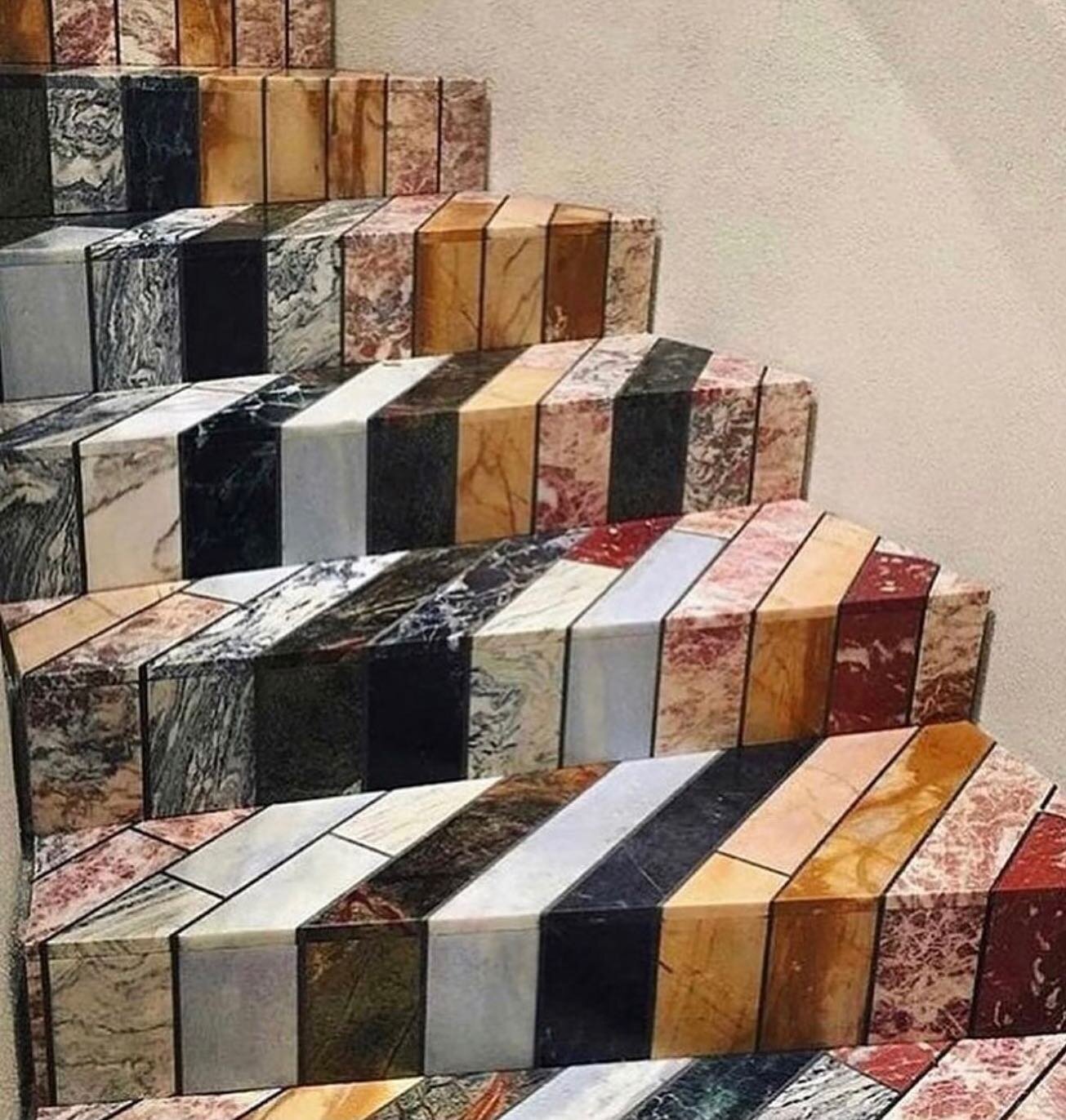 Helloooo dreamy stairs ⭐️ 
&bull;
&bull;
&bull;
&bull;
&bull;
Courtesy of @lazarorosaviolan 

#interiorarchitecture #homedecor #homedecoration #design #designer #inspo #architecture #furnituredesign #vintage #vintagestyle #antique #traditionaldecorat