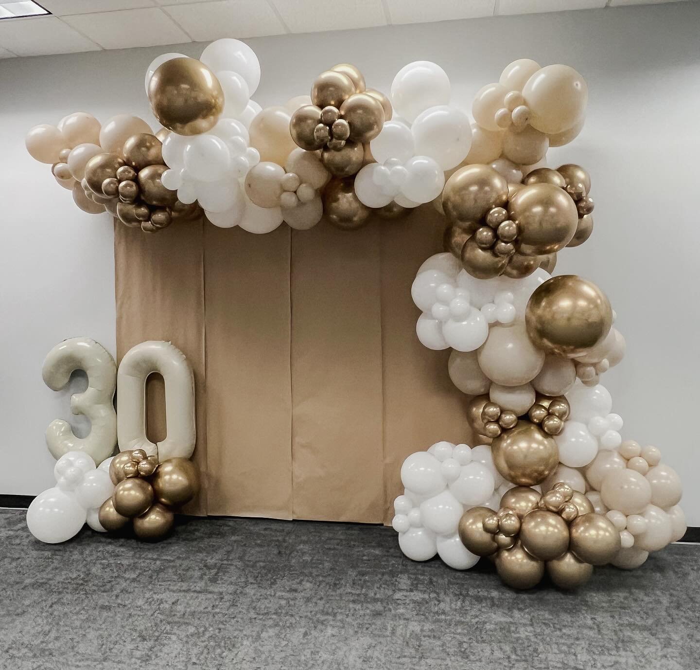 Balloons only? Not a problem! This client provided the backdrop and just needed some balloons to make it complete! 
.
.
.
.
.
.
.
.
.
#Ballooninspo #balloonbackdrop #balloondecoration #balloondecorator #balloongarland #balloonarch #balloonstylist #ba