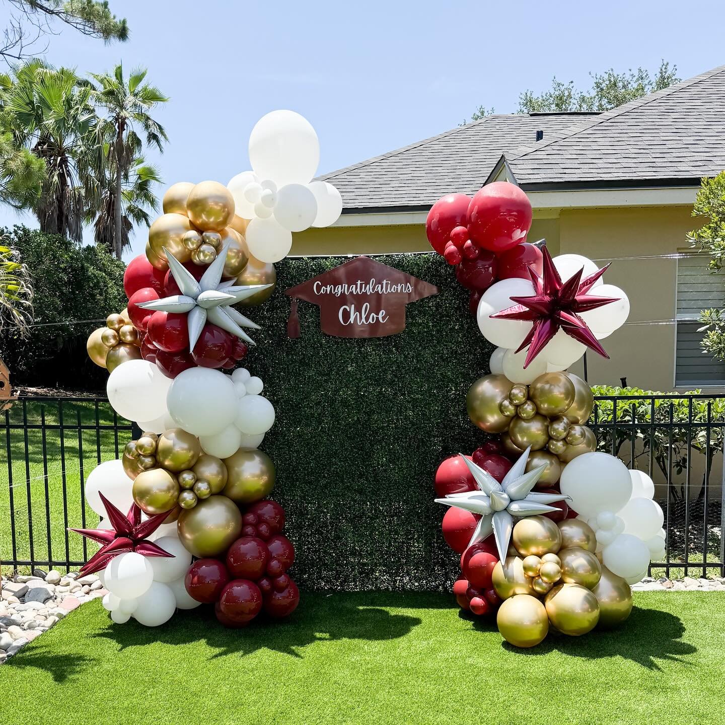 Graduation season is in FULL effect! 🎓🎈
.
.
*Backdrop provided by client*
.
.
.
.
.
Graduation Balloons | FSU balloons | Balloon decorations | Balloon Decorations | Tampa Balloons | Boxwood Backdrop