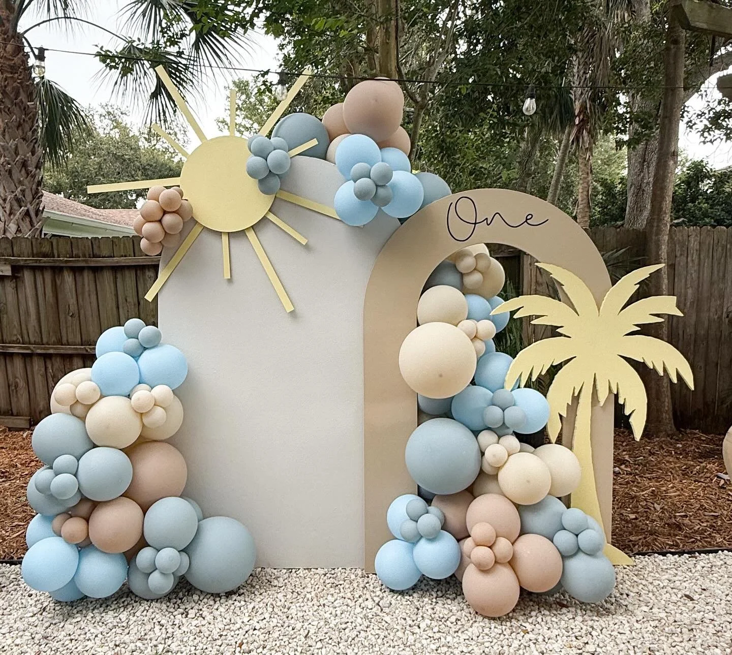 I almost forgot this is what it&rsquo;s all about 🥹
.
Helping a family celebrate every little milestone leading up to their baby&rsquo;s big ONE - Swipe to see how it all started ❤️
.
Honored to be part of the moments that turn into memories 🎈🥹
.
