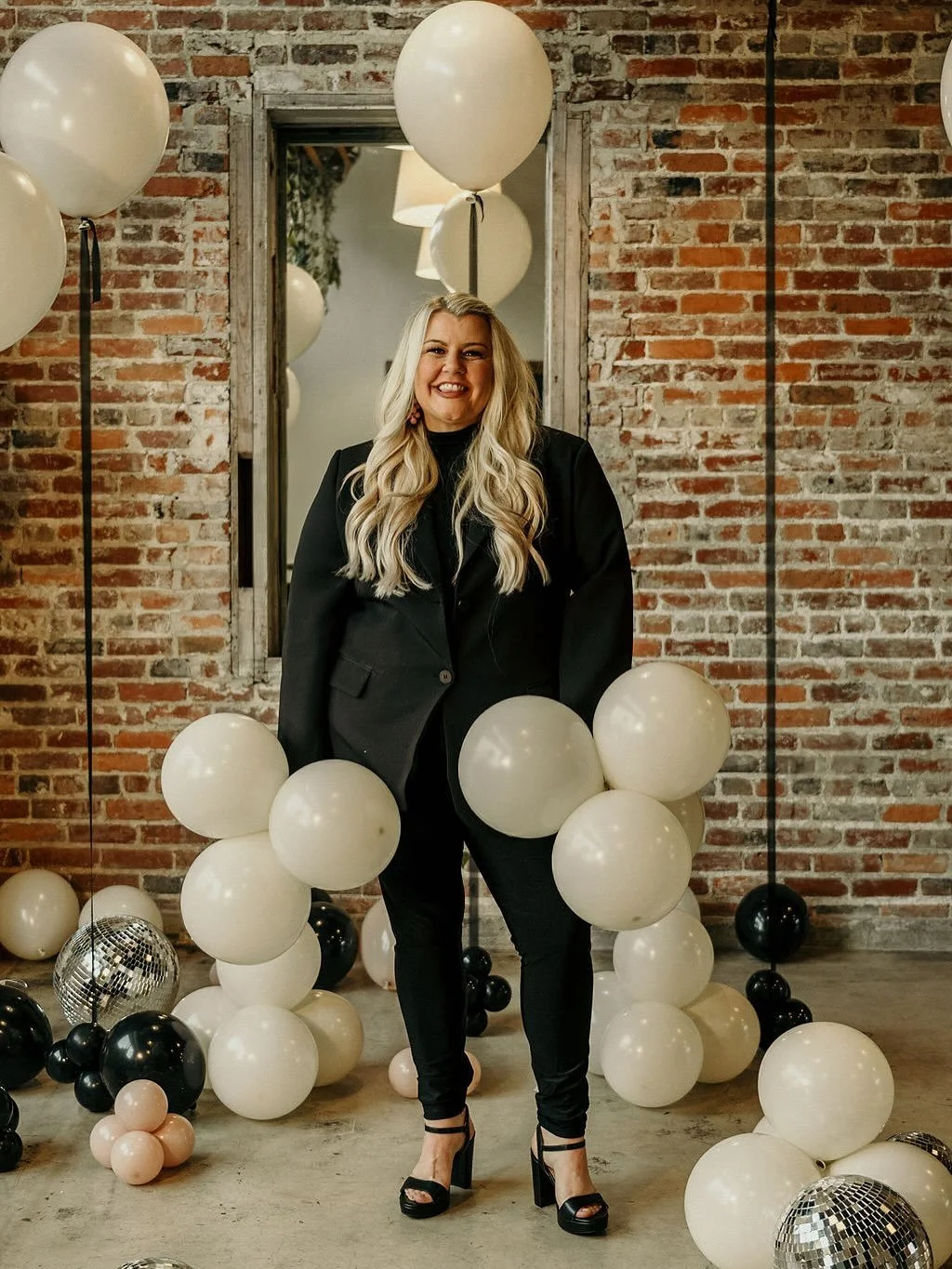 I&rsquo;ve never officially introduced myself on here, so hi! I&rsquo;m Melissa &mdash; the face behind Milestone Moments Events 🎈
I&rsquo;m a full-time balloon &amp; event decorator, currently going into my 3rd year in business (still feels wild to