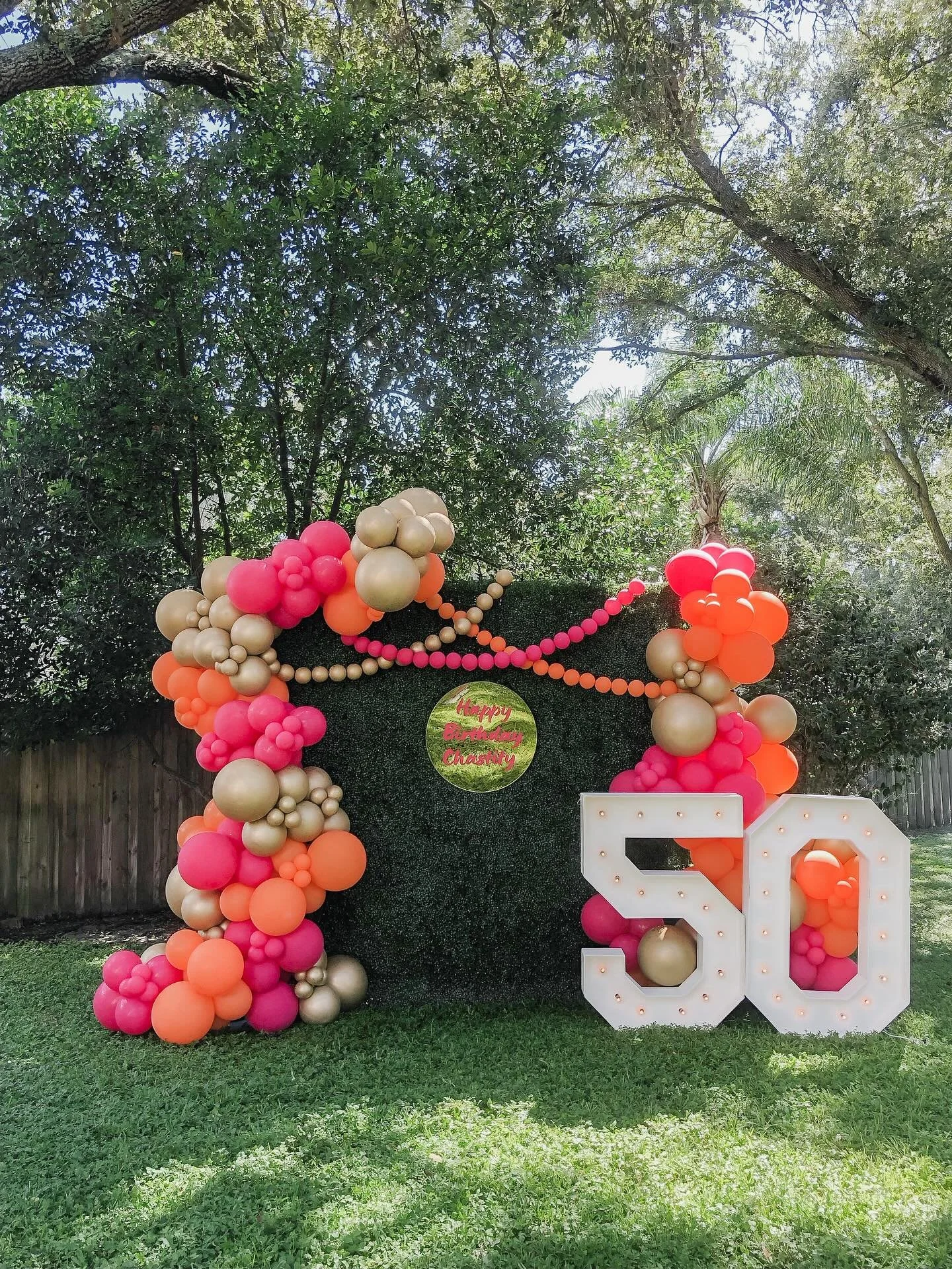 🎉✨ 50 never looked so good! ✨🎉
Loved creating this bold + beautiful setup to celebrate such a special milestone.🥂💫

What&rsquo;s not pictured is custom napkins, cups and water bottles that Milestone Moments Events created! 

Acrylic: @jcoproducts