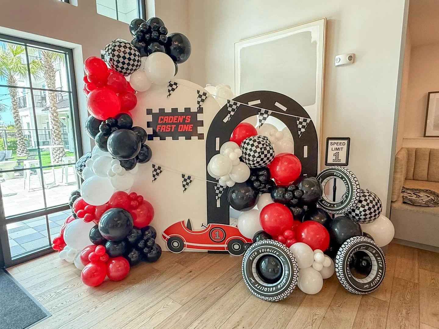 🏁Caden&rsquo;s FAST one 🏁

#firstbirthday #firstbirthdayideas #firstbirthdayballoons #fastone #tampaballoons #balloonbackdrop #balloondecoration
