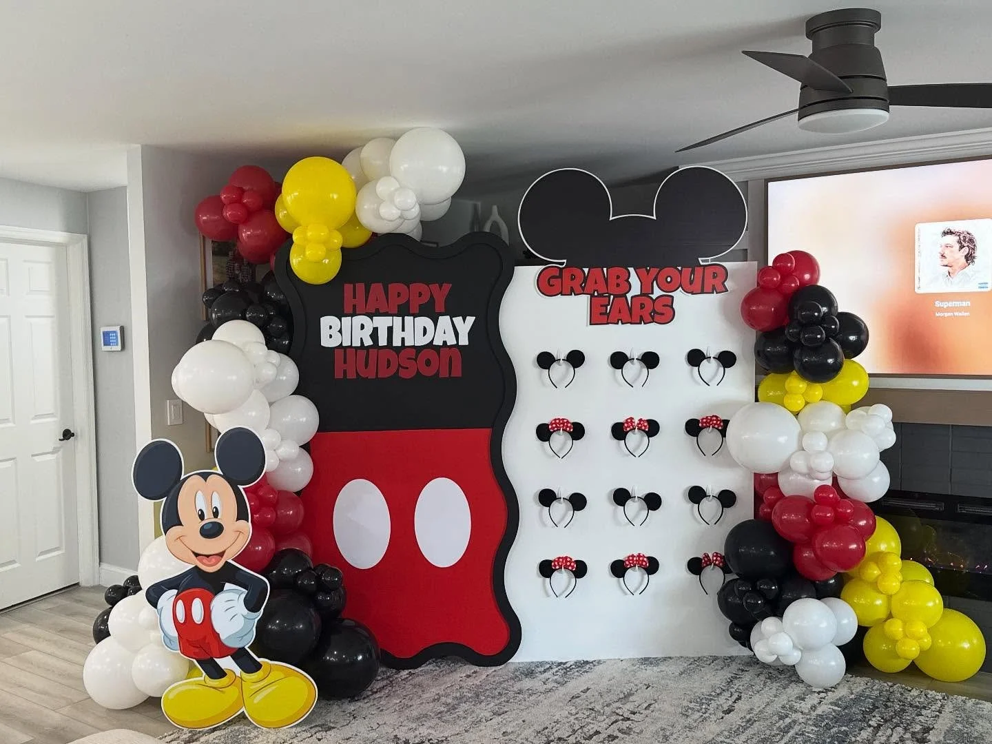 Being a Disney adult, this is probably my favorite setup thus far!! 🎉✨

#firstbirthday #birthdayideas #mickeymousebirthday #mickeymouseballoons #mickeymousebackdrop #disneybirthdayparty #tampaballoons #balloonbackdrop