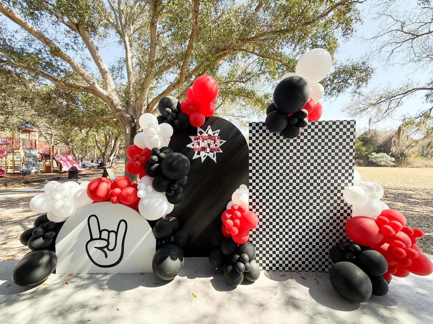 FIRST World Tour coming to a city near YOU!🤘🏻🎉
.
.
.
.
.
#tampaballoons #firstworldtour #firstbirthday #rocknrollbaby #firstbirthdayballoons