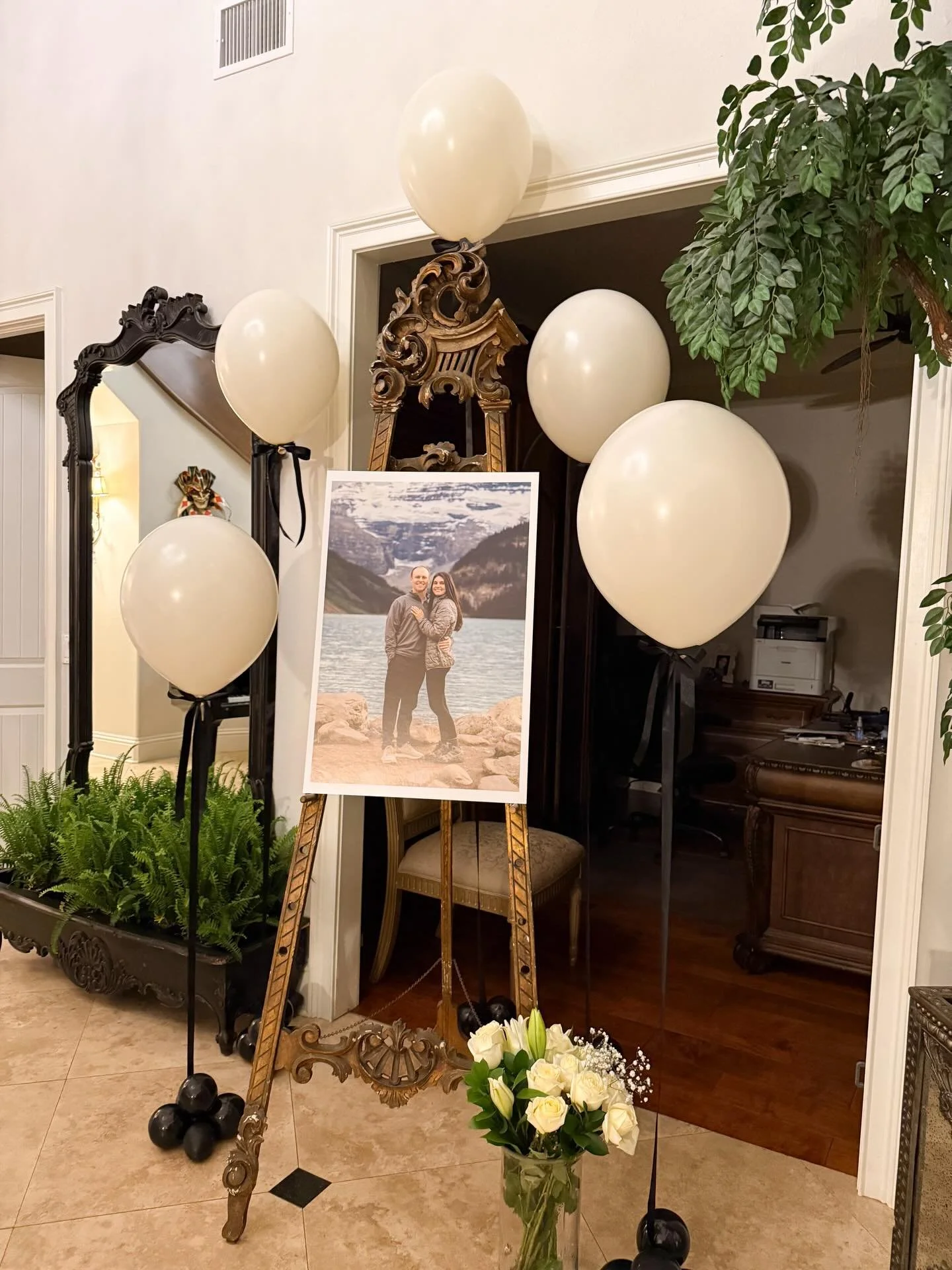 Proof that simple can still make a statement ✨💍

#tampaballoons #heliumballoons #engagementpartyinspo #engagementpartydecor #balloondecoration