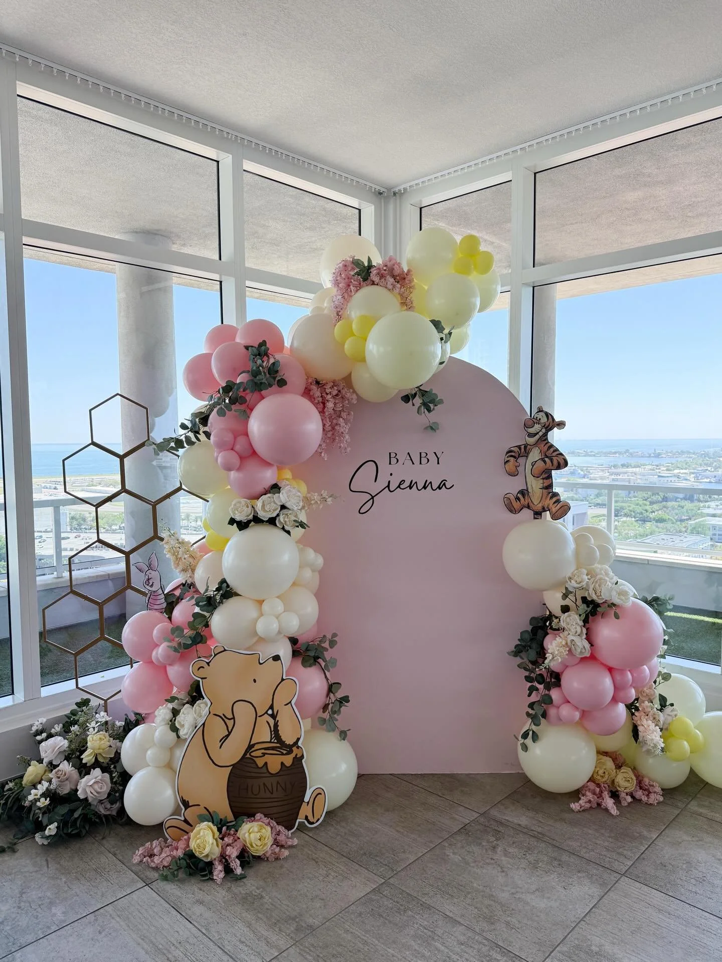 &ldquo;Sometimes the smallest things take up the most room in your heart&ldquo; - Winnie the Pooh 

#winniethepoohbabyshower #tampaballoons #tampaballoonartist #babyshowerdecor #babyshowerinspo