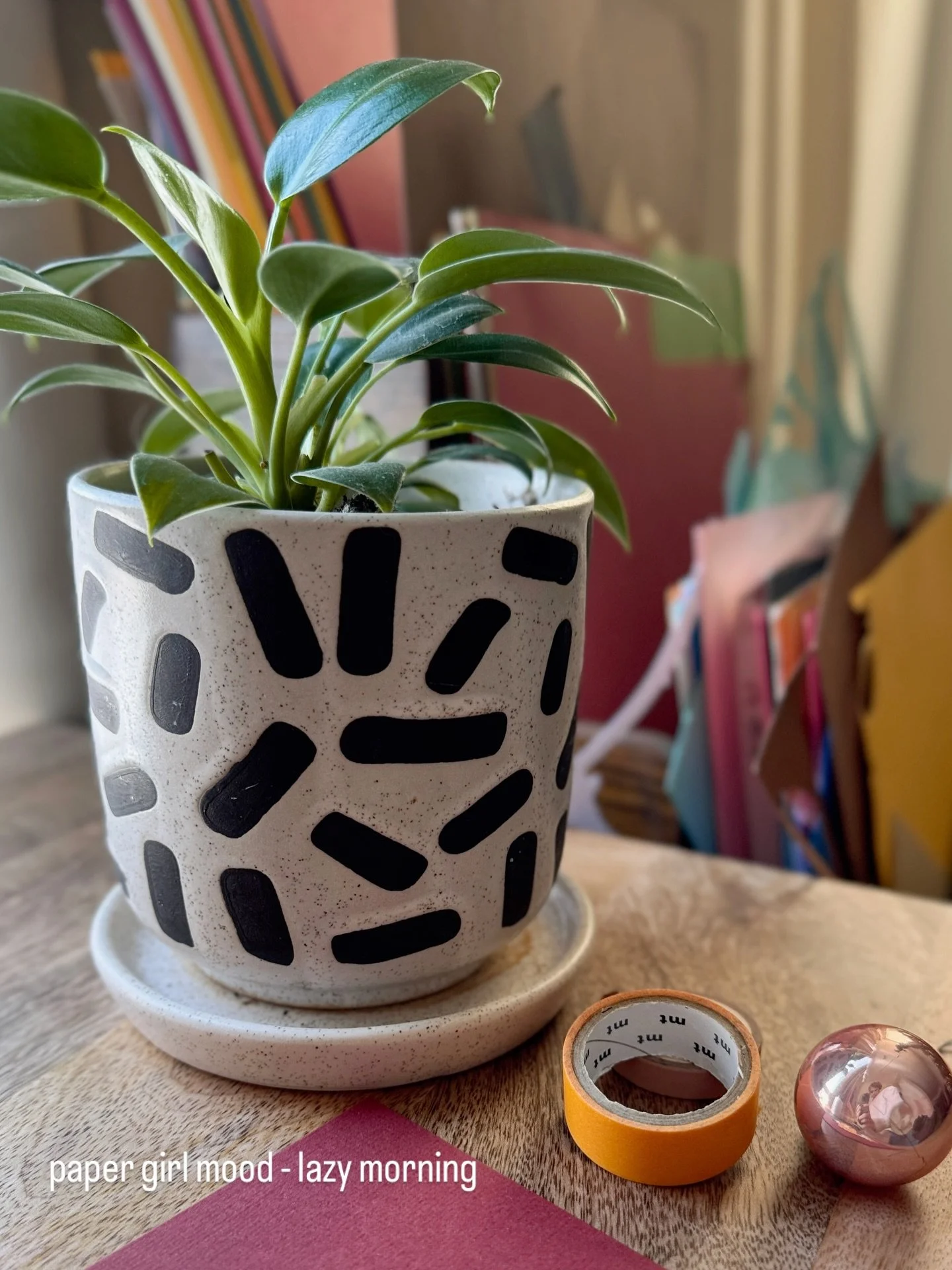 Mood for a today: a slow Monday - choosing colors for a new project, packing sticker orders (thank you), and enjoying the sunshine 🌝 after snowy days ❄️

#collageartists