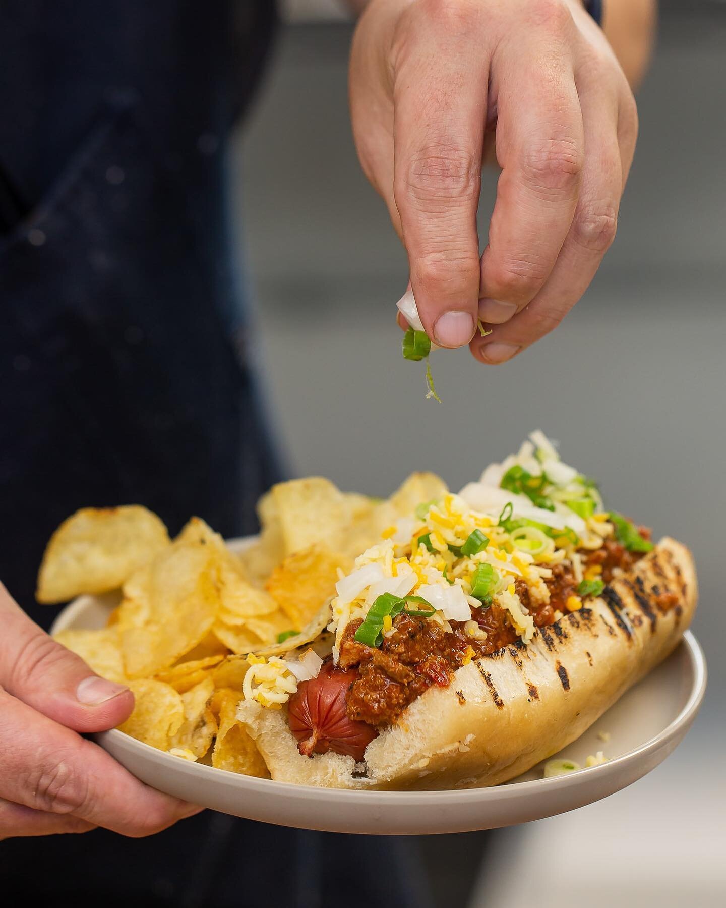 Sunday Funkday Specials ➡️ today only, 11am til sold out!

🌭Kimchi Dog
@NimanRanch all-natural hot dog with house-made kimchi, gochujang sauce, roasted street corn, pickled fresnos, and cotija cheese 

🍾 Funky Flight - 4x4oz rare barrel aged, libra