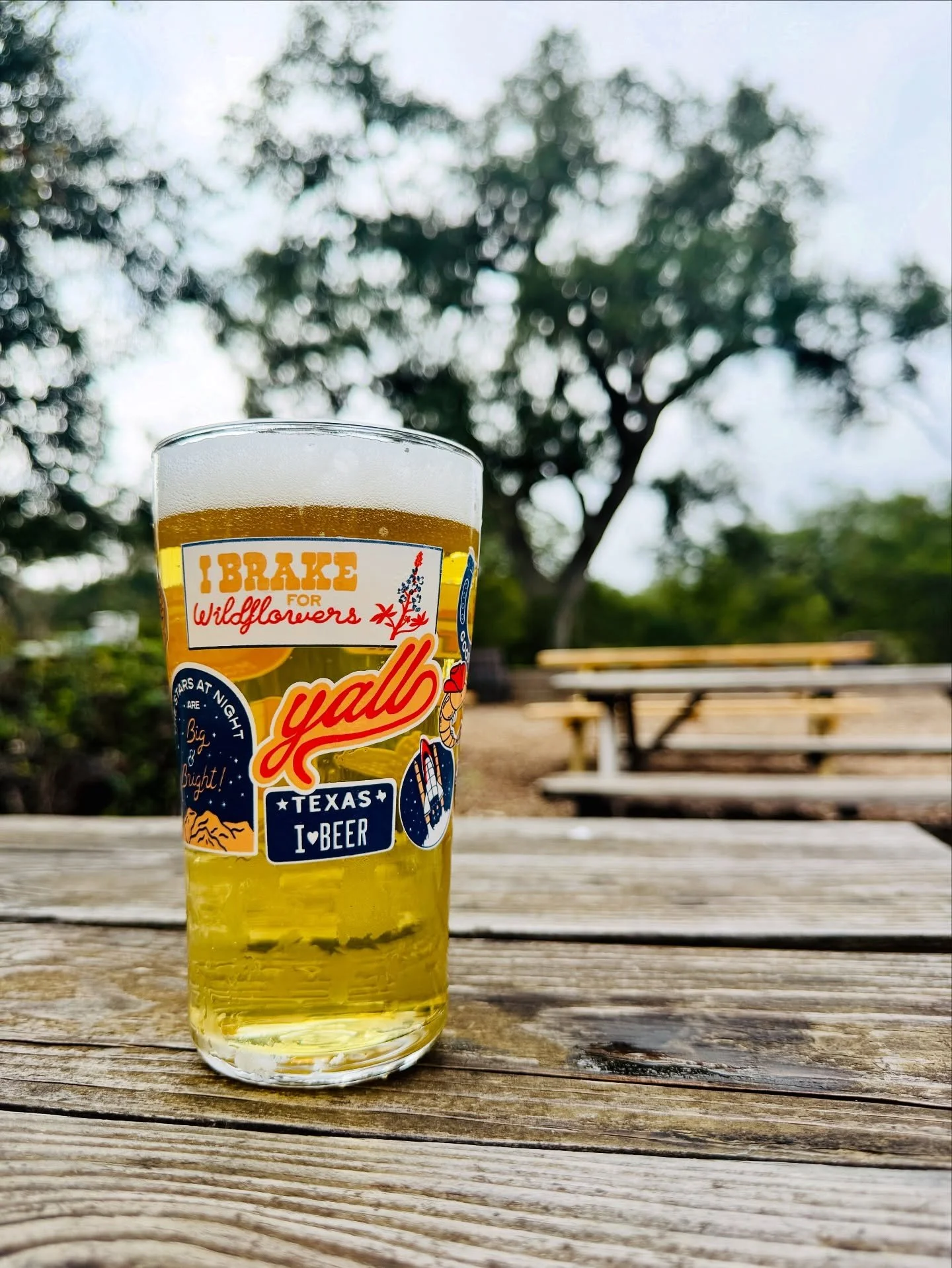 We celebrate small &amp; independent businesses every single day, but today&rsquo;s the day we&rsquo;re asking you all to help amplify the message!! 

📣 SHOP SMALL THIS HOLIDAY SEASON!!

👆Share this post!

Keep the Glass: glass &amp; beer fill just