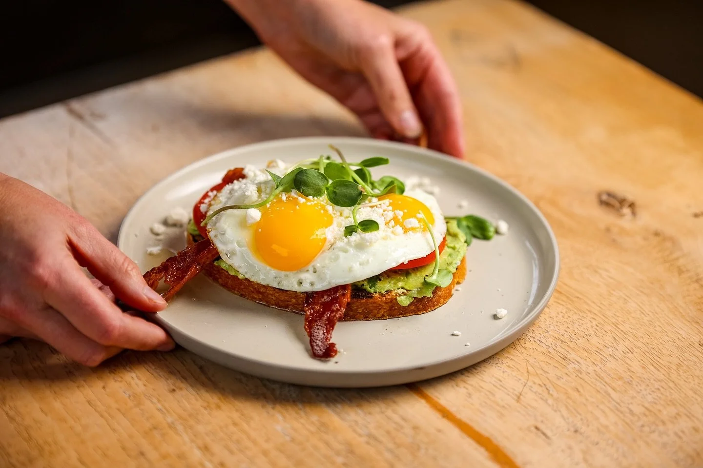 ☀️ It&rsquo;s gorgeous weather for a Sunday funday in the Hill Country! 

🍳 Brunch served 11am-2pm
🍔 Regular menu 2pm-7pm
🎶 Live music 2-4pm @matagordaband